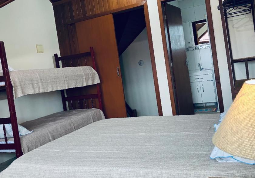 Townhouse composta por 4 triplex duas suítes a duas quadras do mar