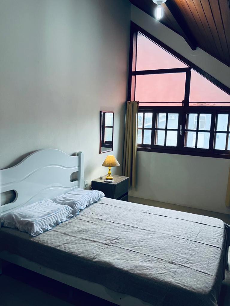 Townhouse composta por 4 triplex duas suítes a duas quadras do mar