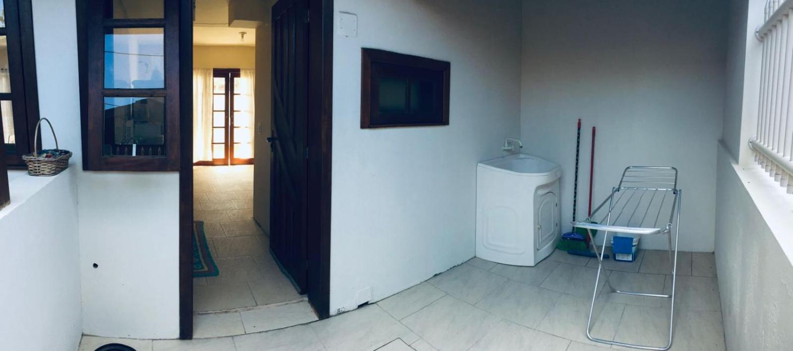 Townhouse composta por 4 triplex duas suítes a duas quadras do mar
