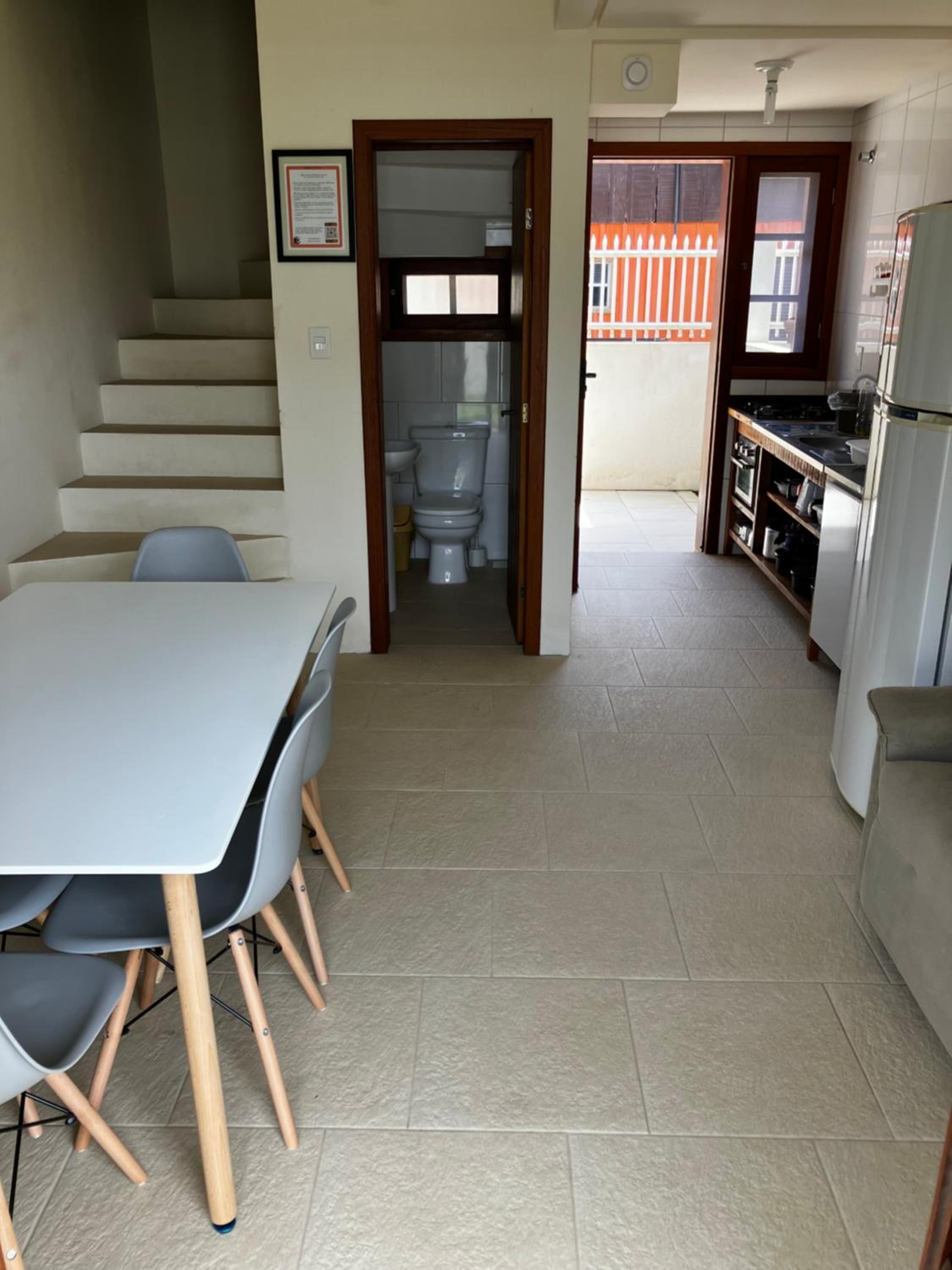 Townhouse composta por 4 triplex duas suítes a duas quadras do mar