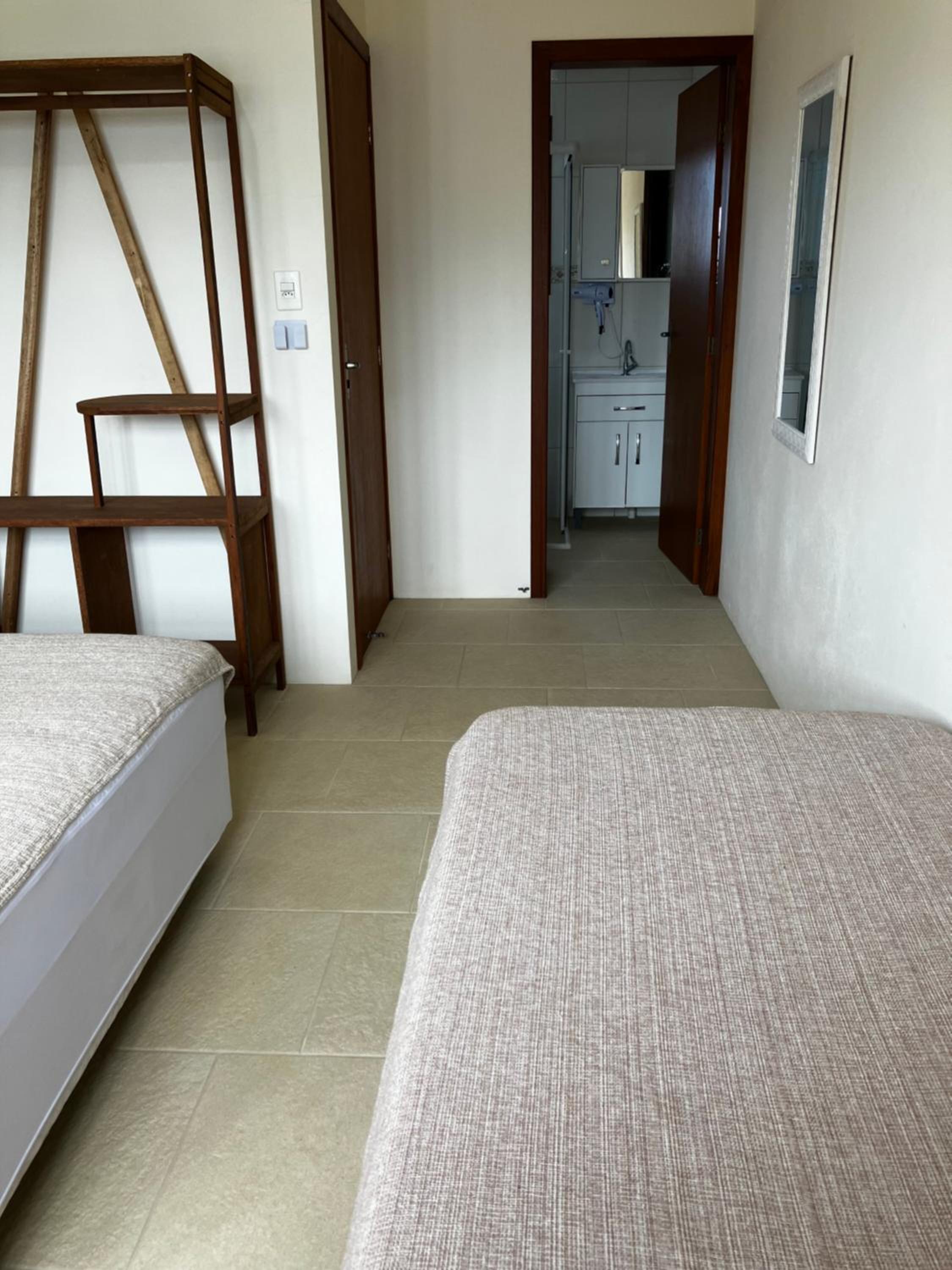 Townhouse composta por 4 triplex duas suítes a duas quadras do mar