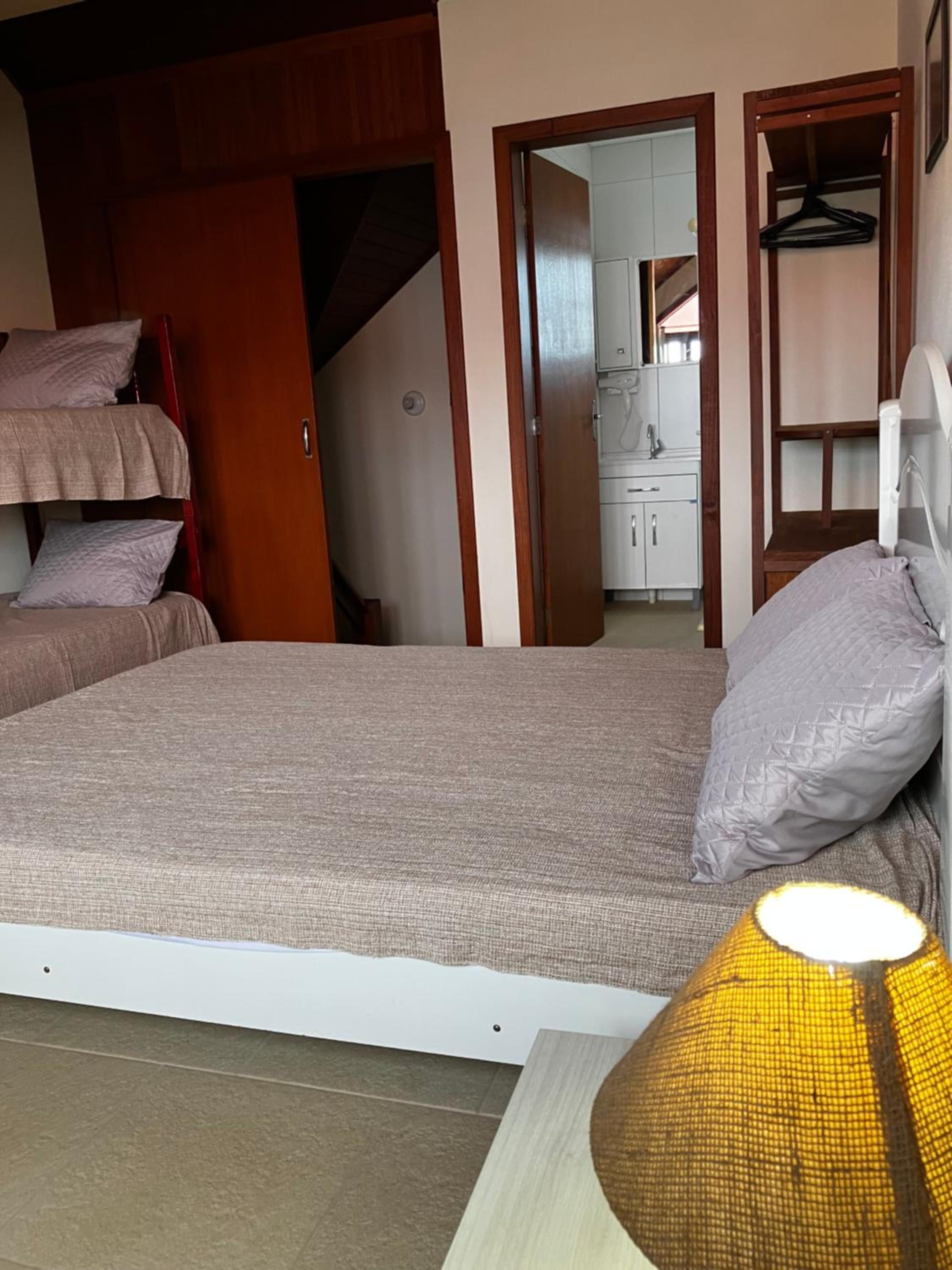 Townhouse composta por 4 triplex duas suítes a duas quadras do mar