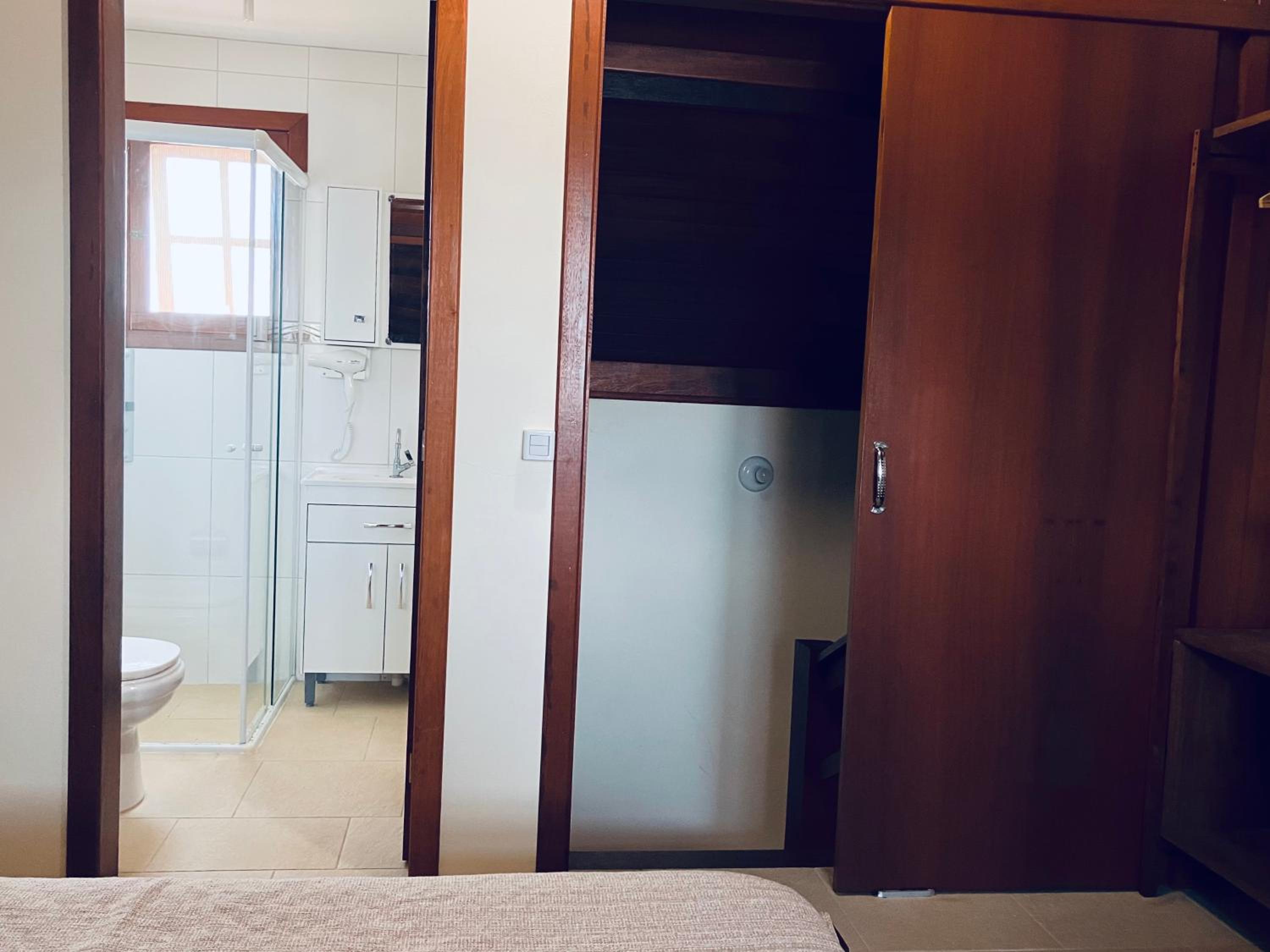 Townhouse composta por 4 triplex duas suítes a duas quadras do mar