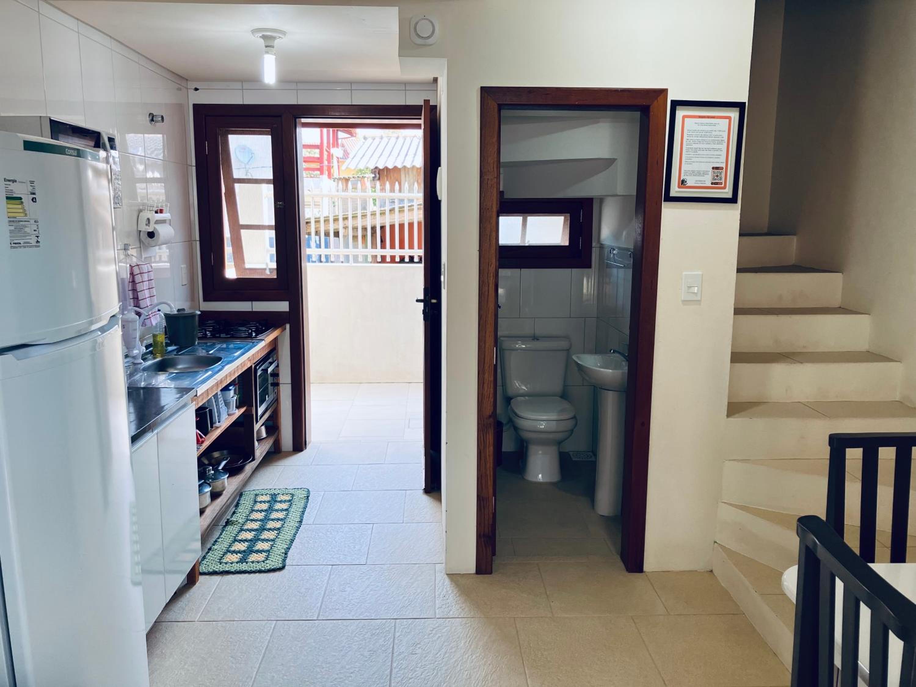 Townhouse composta por 4 triplex duas suítes a duas quadras do mar
