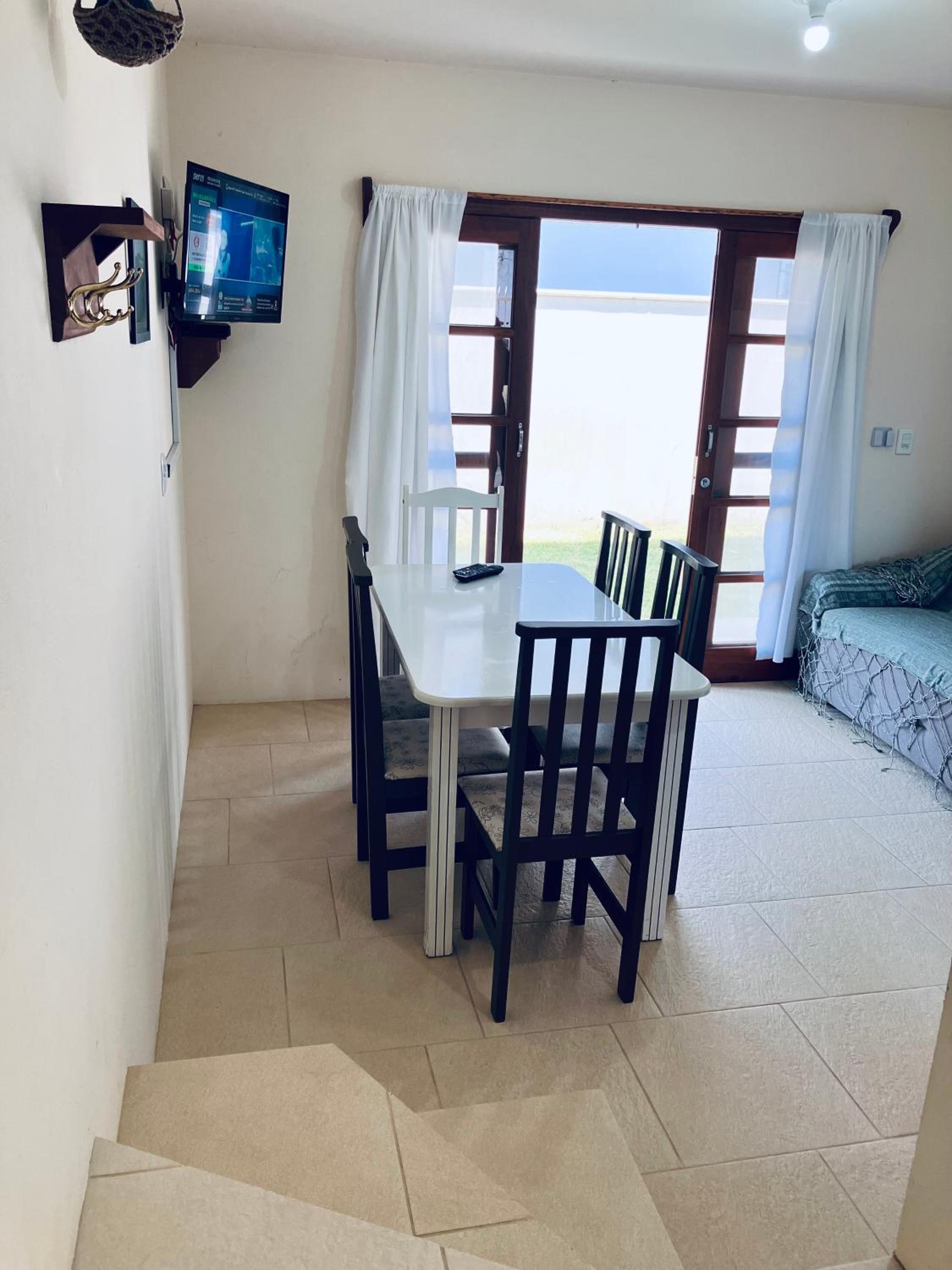 Townhouse composta por 4 triplex duas suítes a duas quadras do mar
