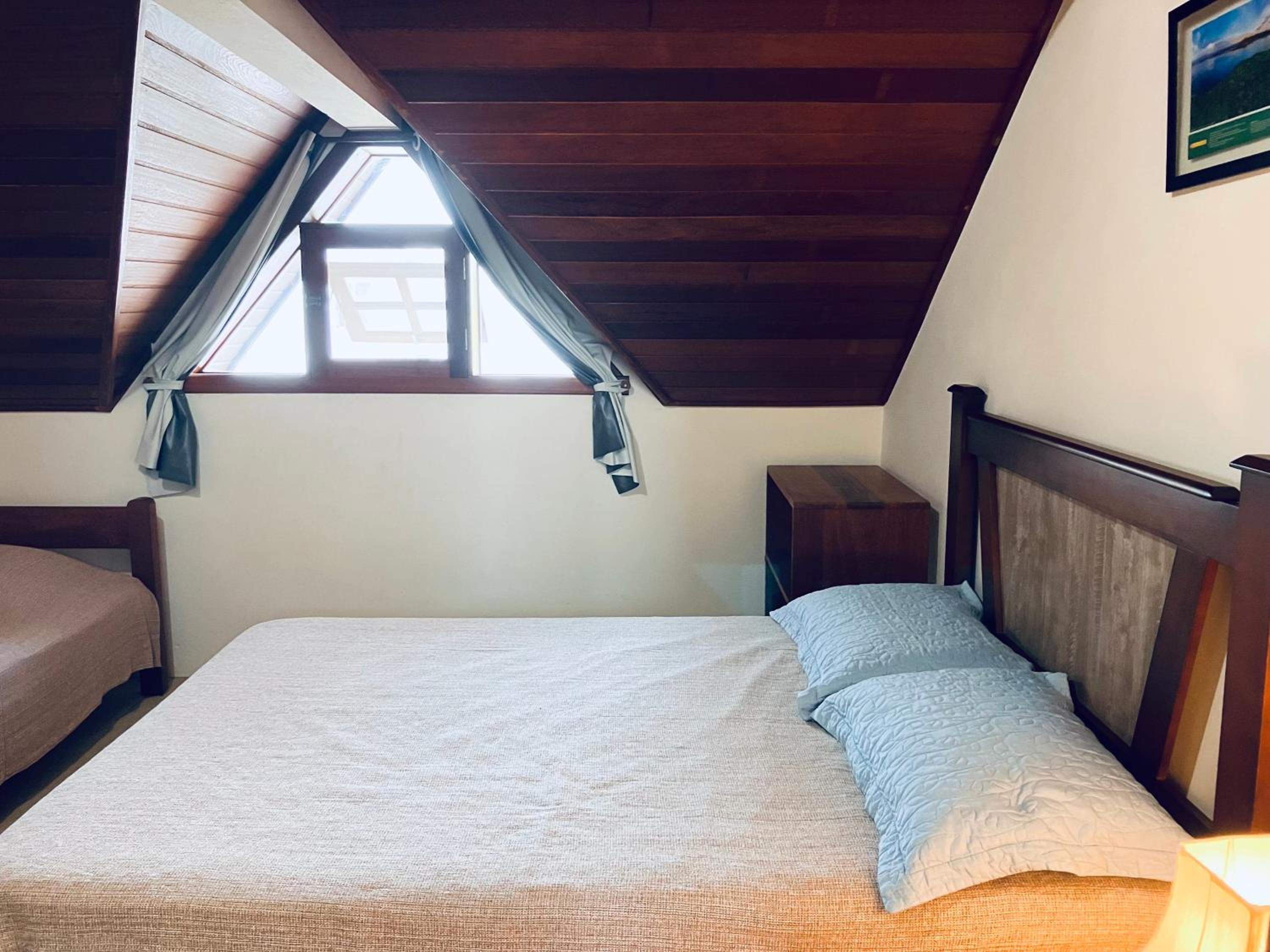 Townhouse composta por 4 triplex duas suítes a duas quadras do mar