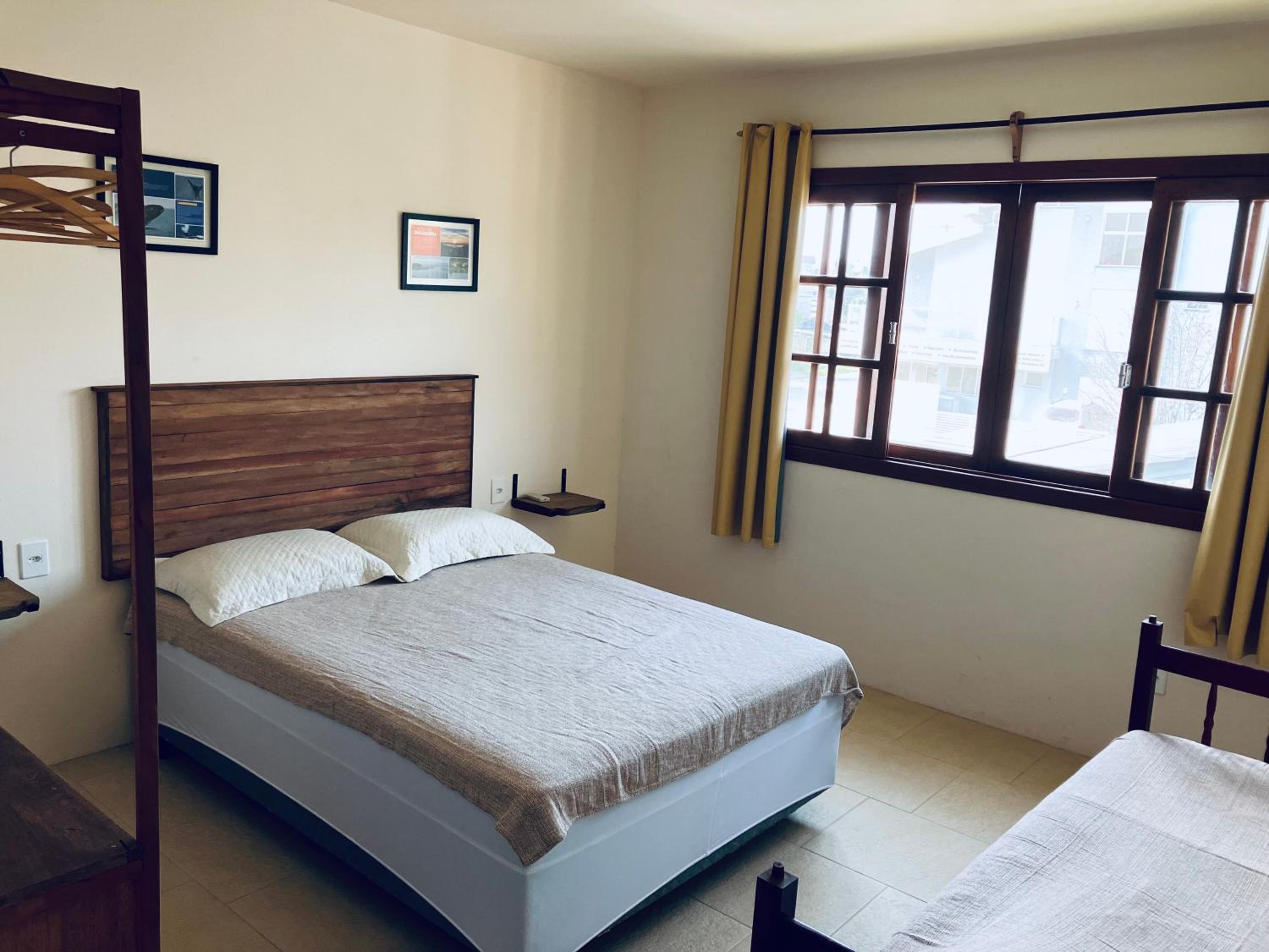 Townhouse composta por 4 triplex duas suítes a duas quadras do mar