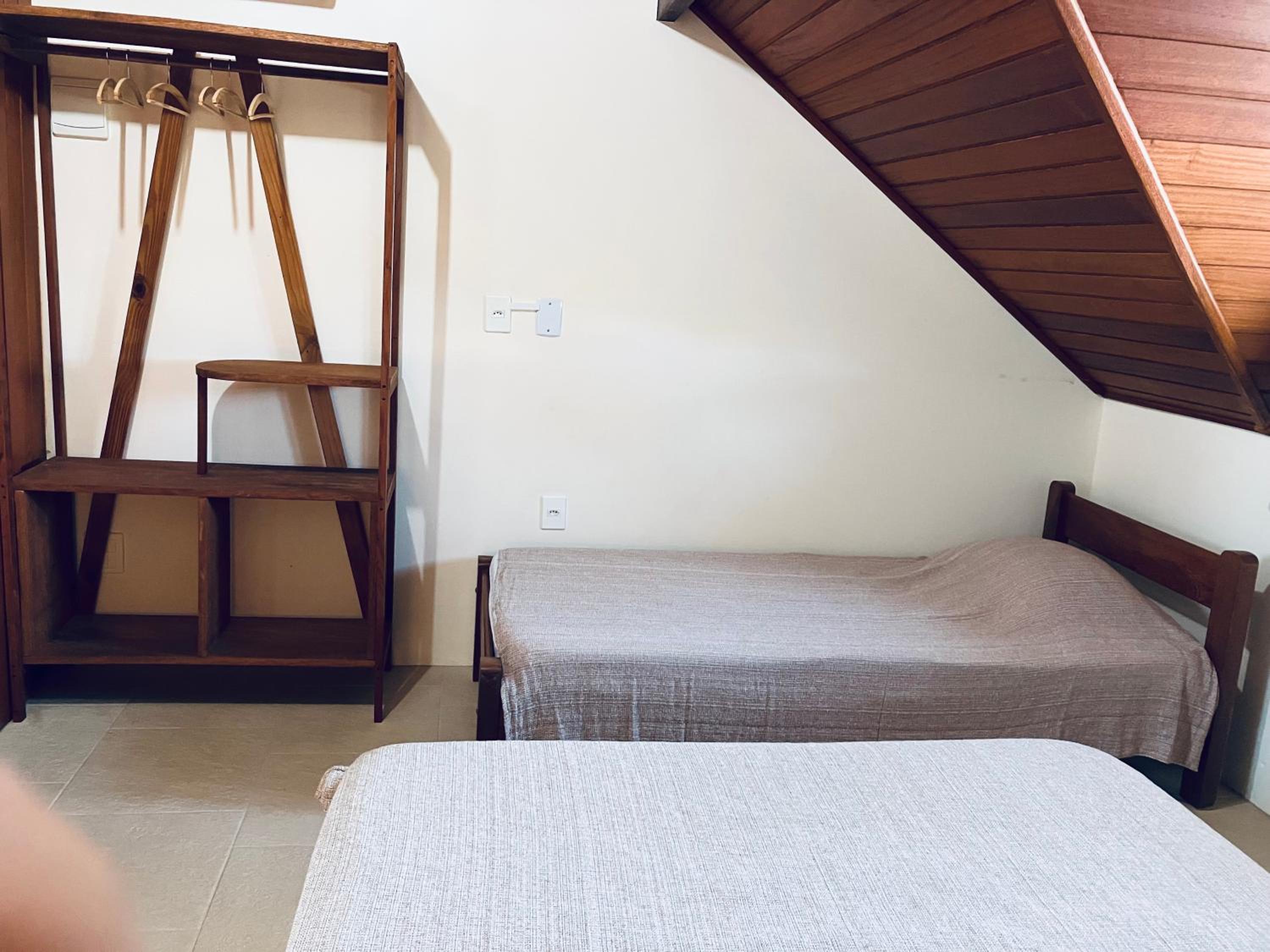 Townhouse composta por 4 triplex duas suítes a duas quadras do mar