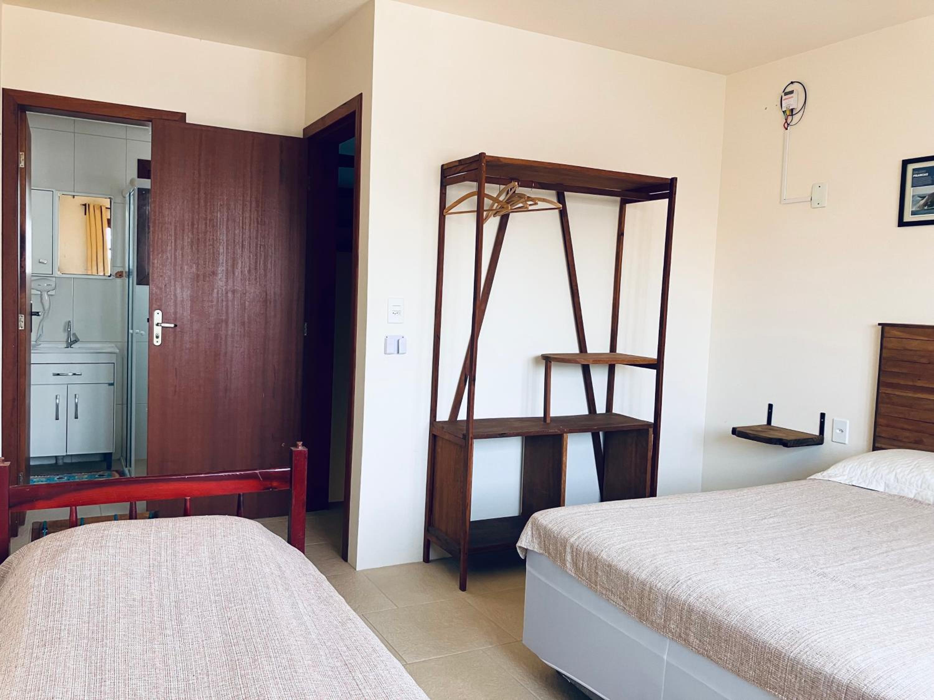 Townhouse composta por 4 triplex duas suítes a duas quadras do mar