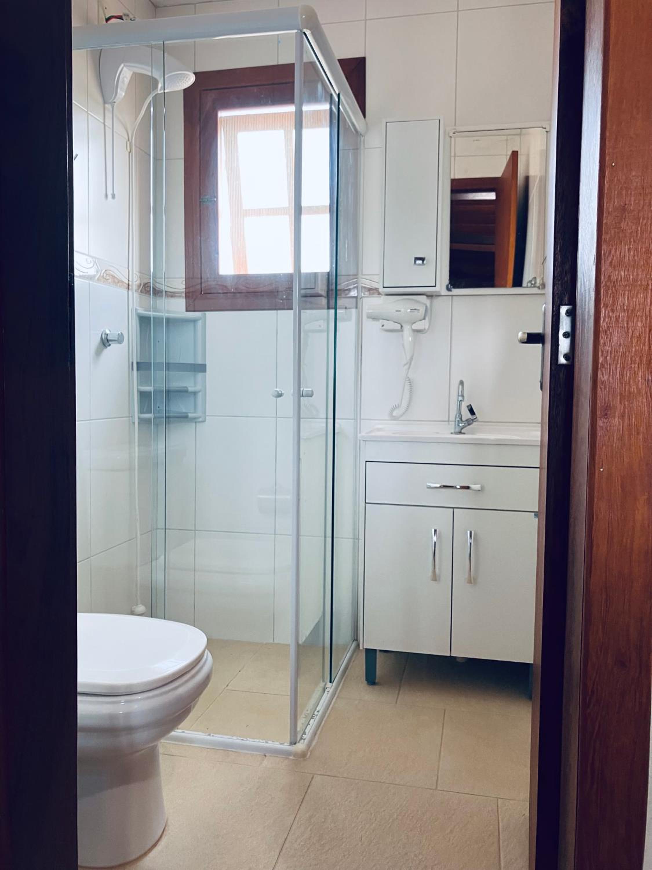 Townhouse composta por 4 triplex duas suítes a duas quadras do mar