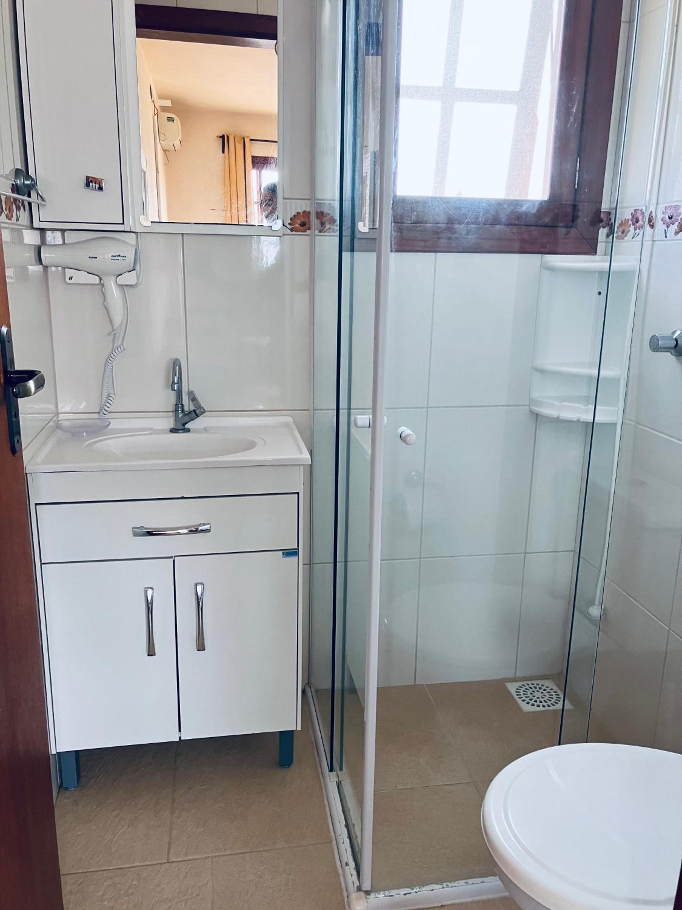Townhouse composta por 4 triplex duas suítes a duas quadras do mar