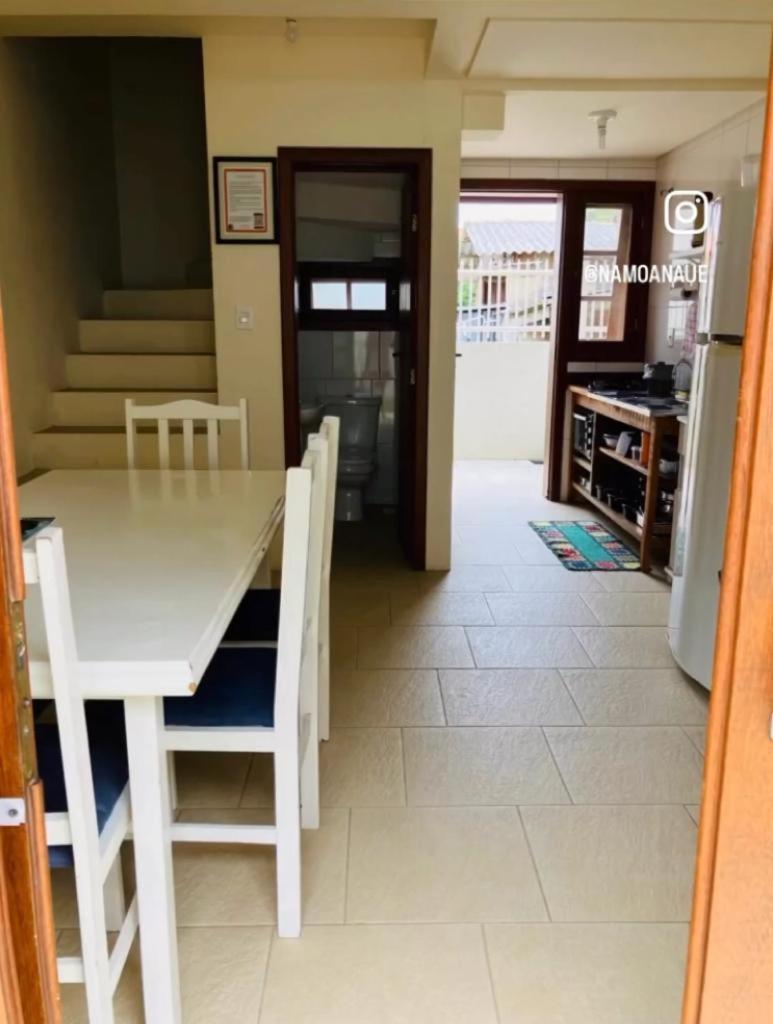 Townhouse composta por 4 triplex duas suítes a duas quadras do mar