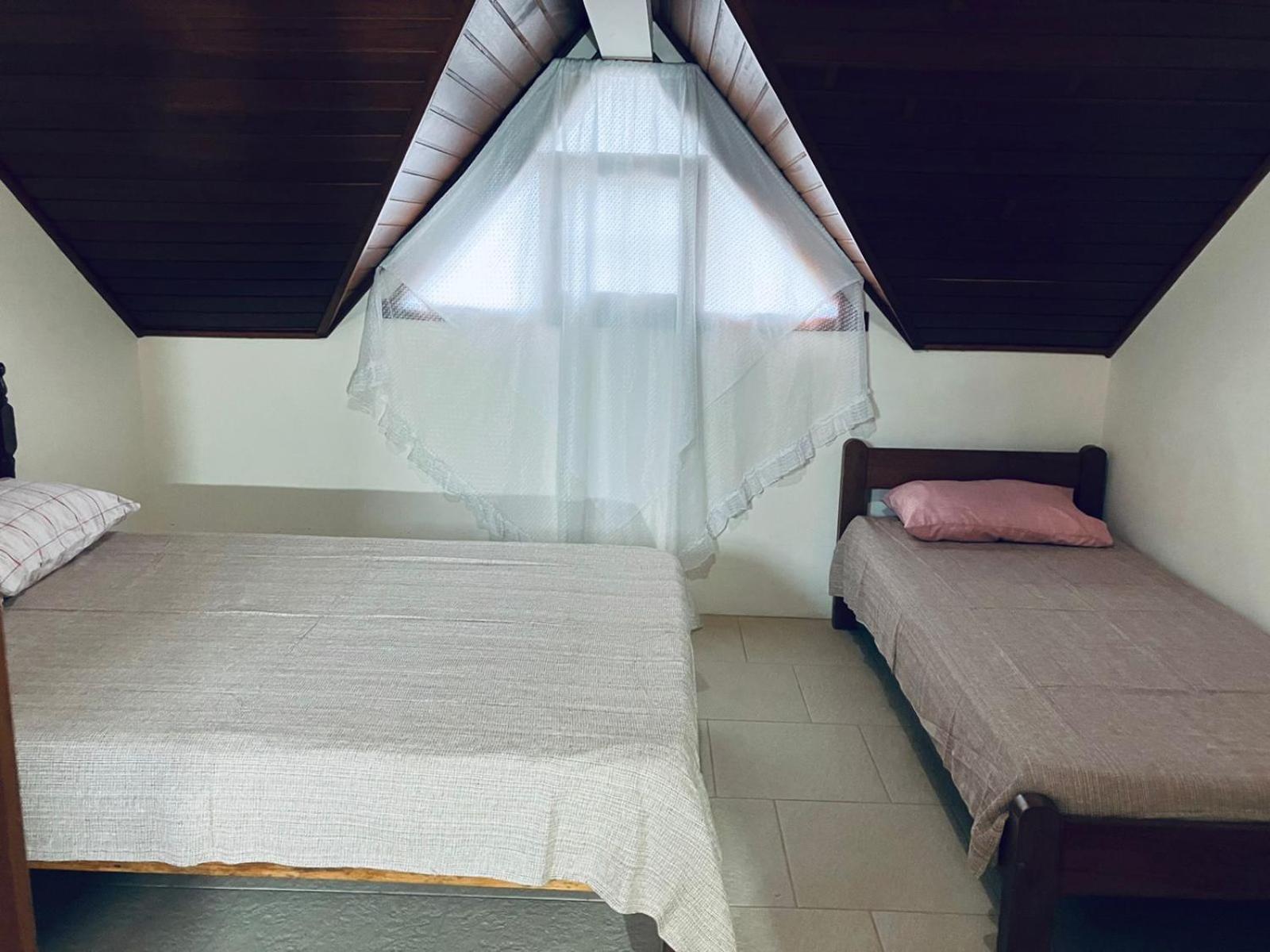 Townhouse composta por 4 triplex duas suítes a duas quadras do mar