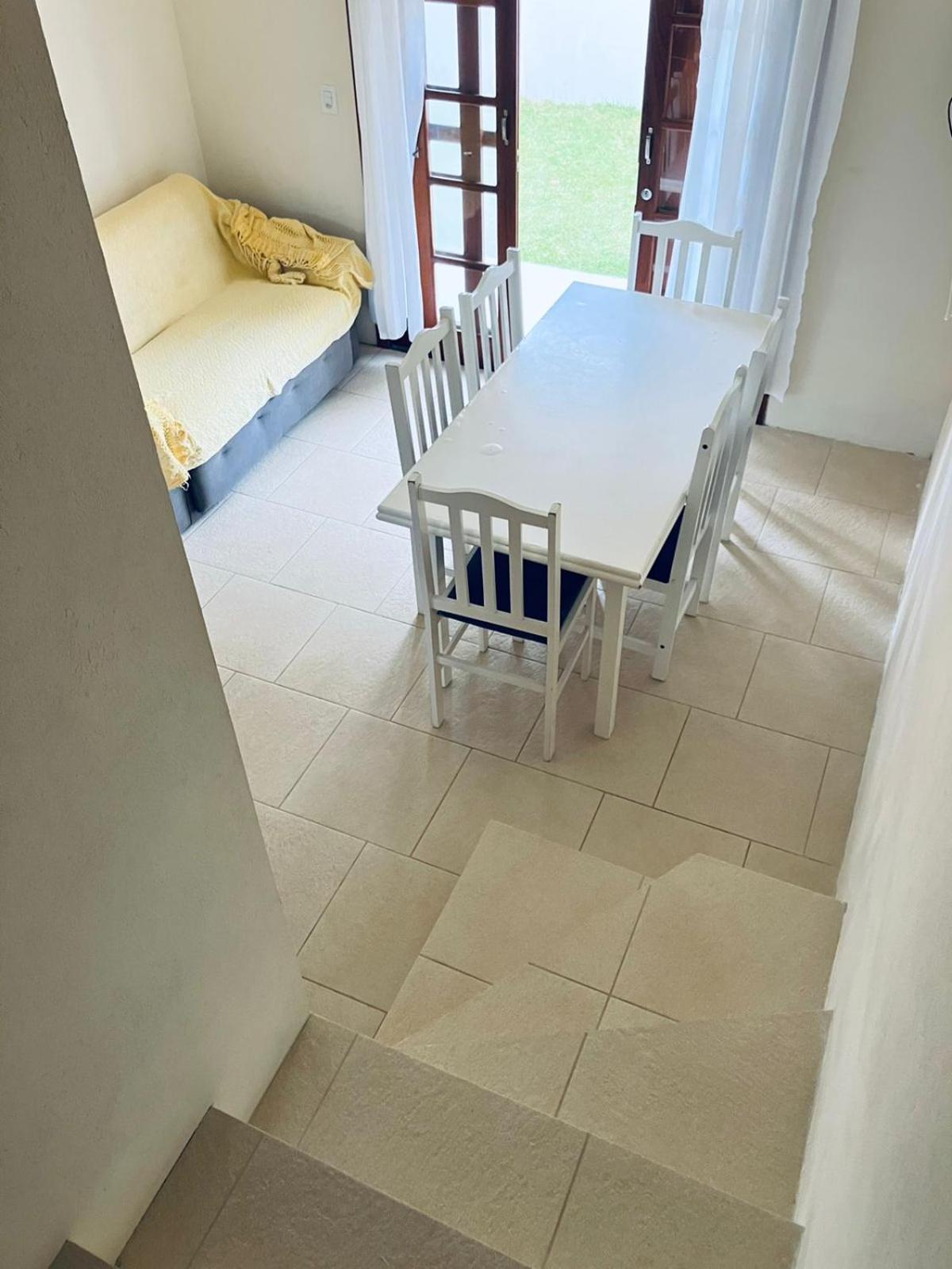 Townhouse composta por 4 triplex duas suítes a duas quadras do mar