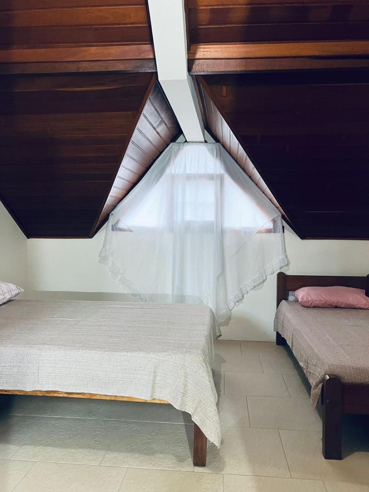 Townhouse composta por 4 triplex duas suítes a duas quadras do mar