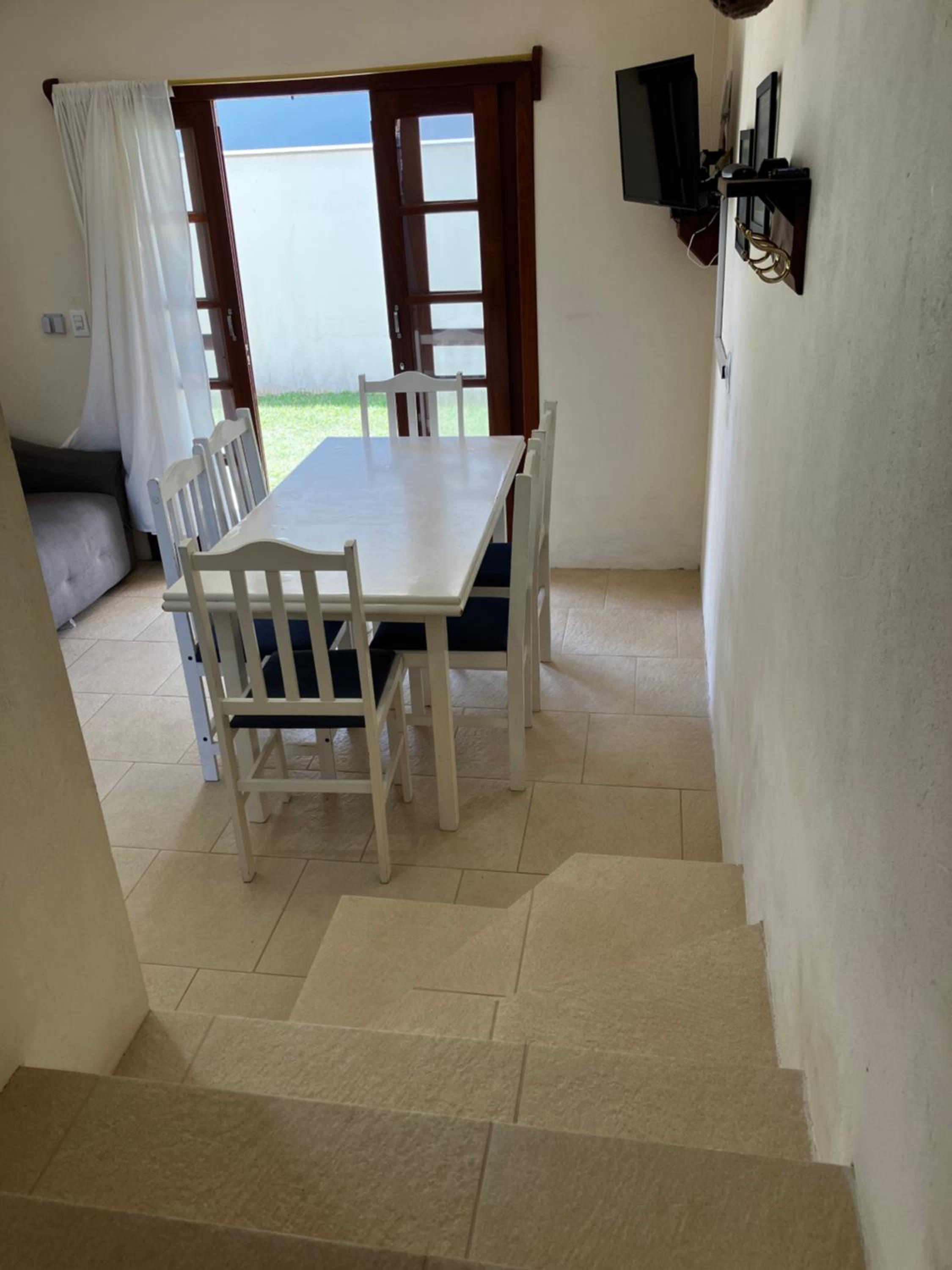 Townhouse composta por 4 triplex duas suítes a duas quadras do mar