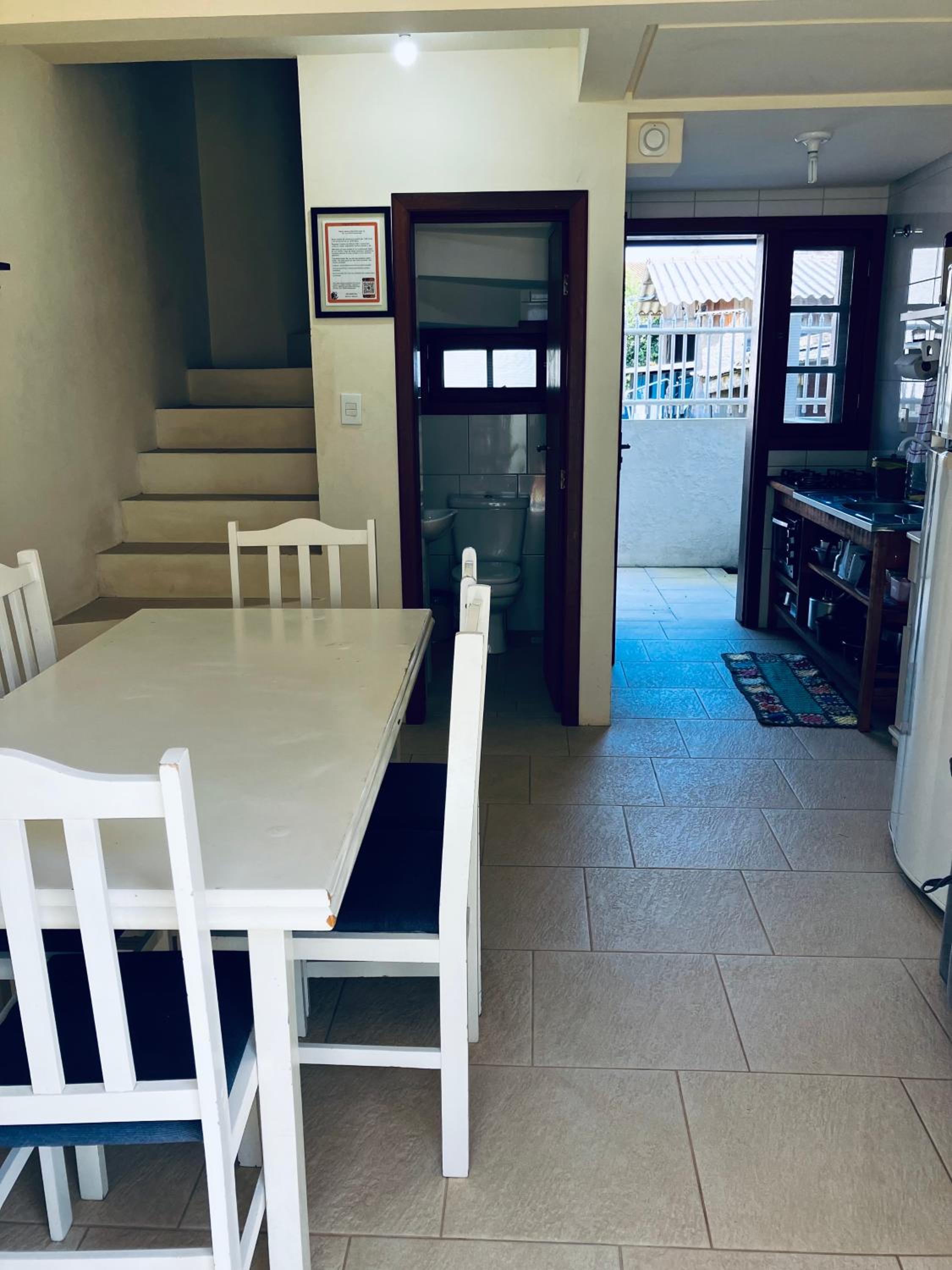 Townhouse composta por 4 triplex duas suítes a duas quadras do mar