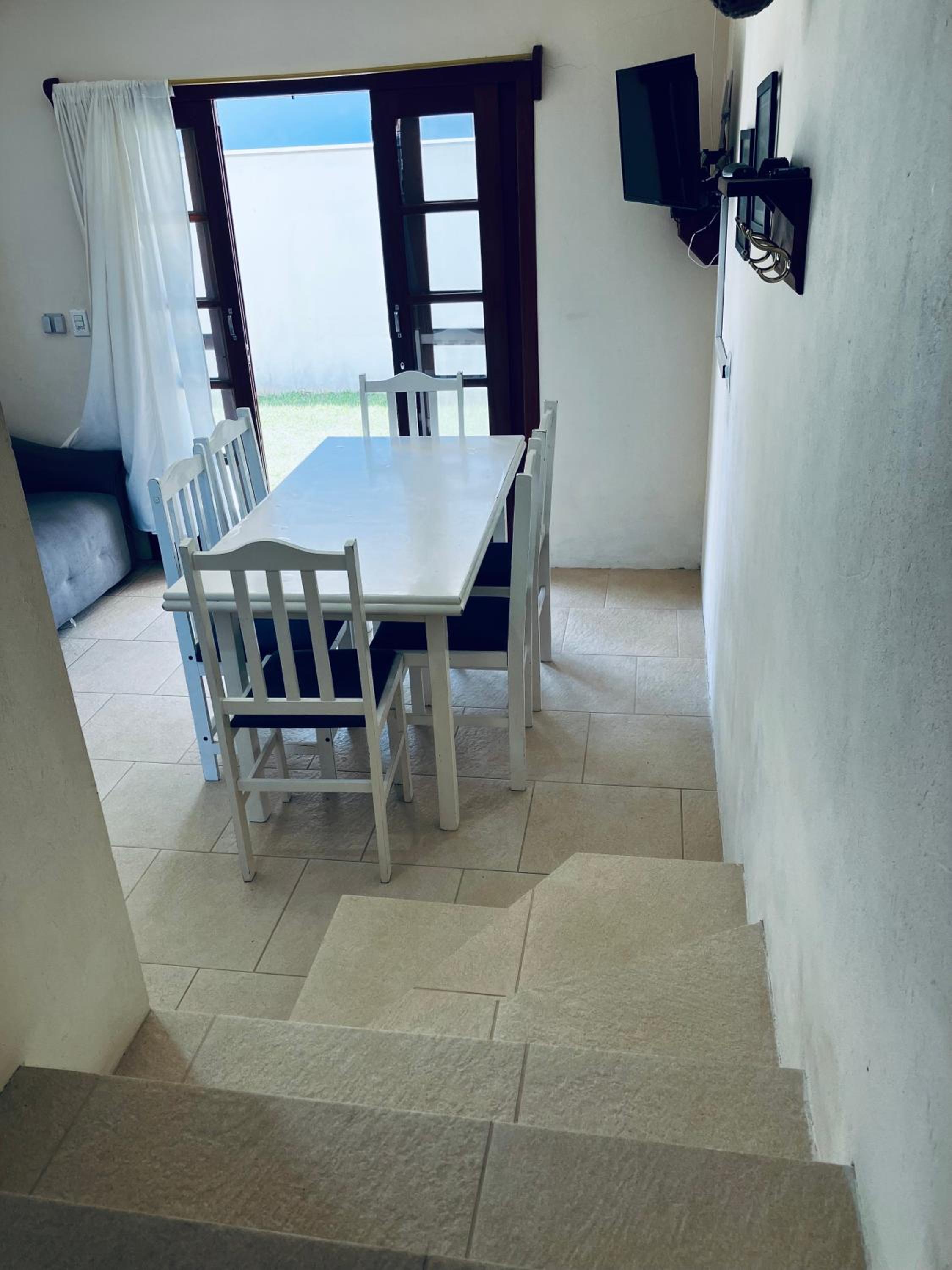 Townhouse composta por 4 triplex duas suítes a duas quadras do mar