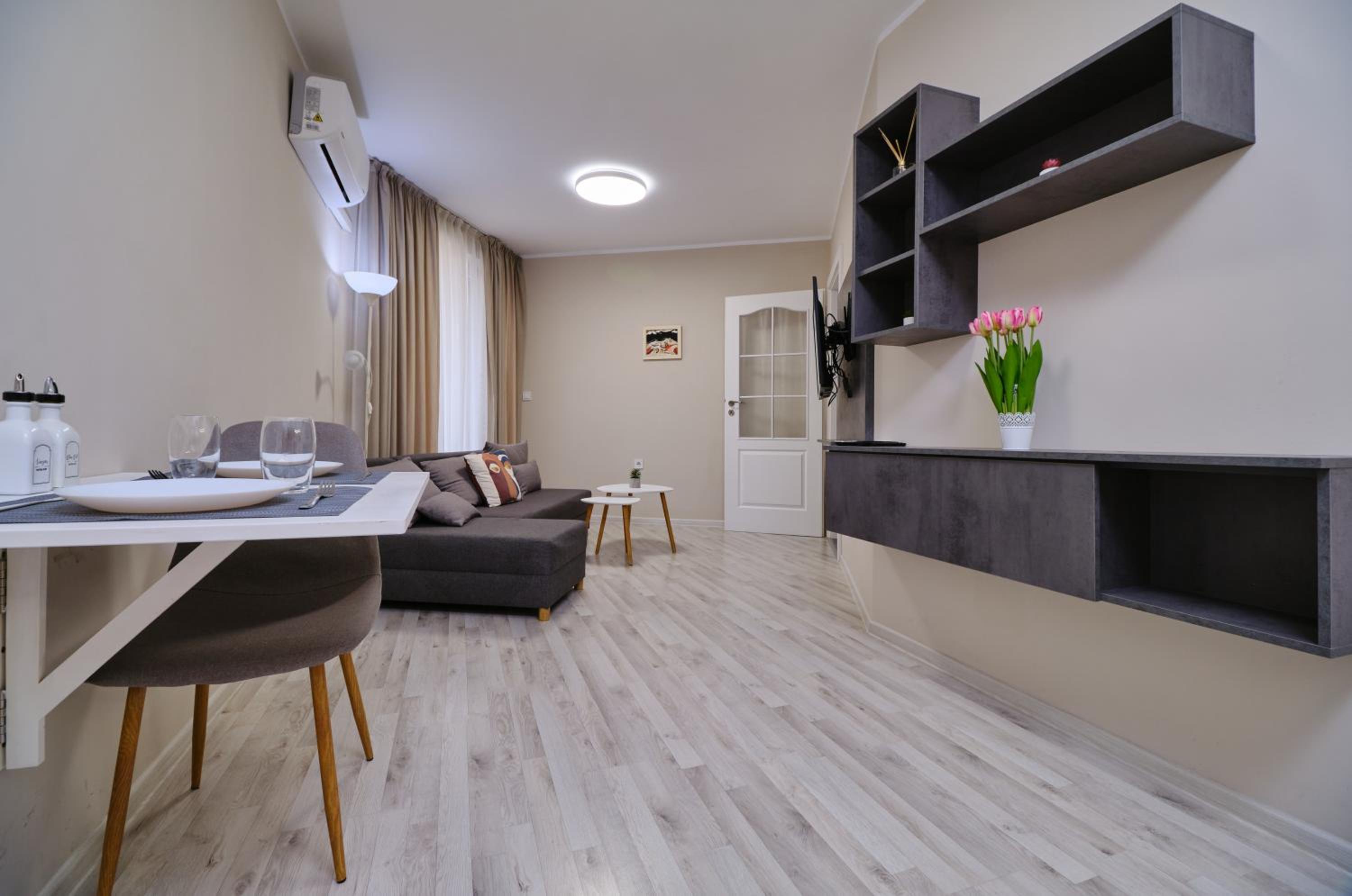 Cozy 1-bed Apartment 2