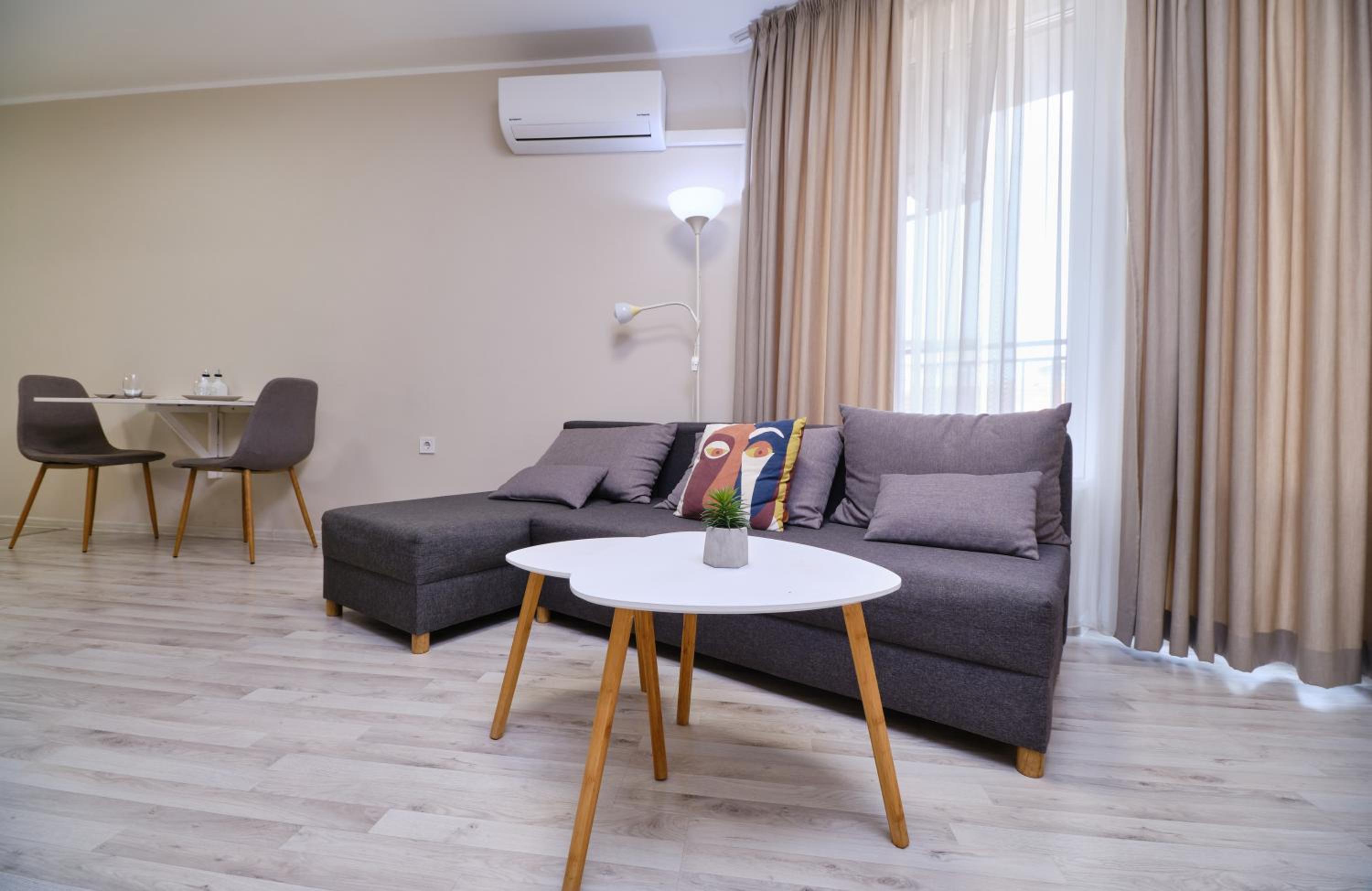 Cozy 1-bed Apartment 2