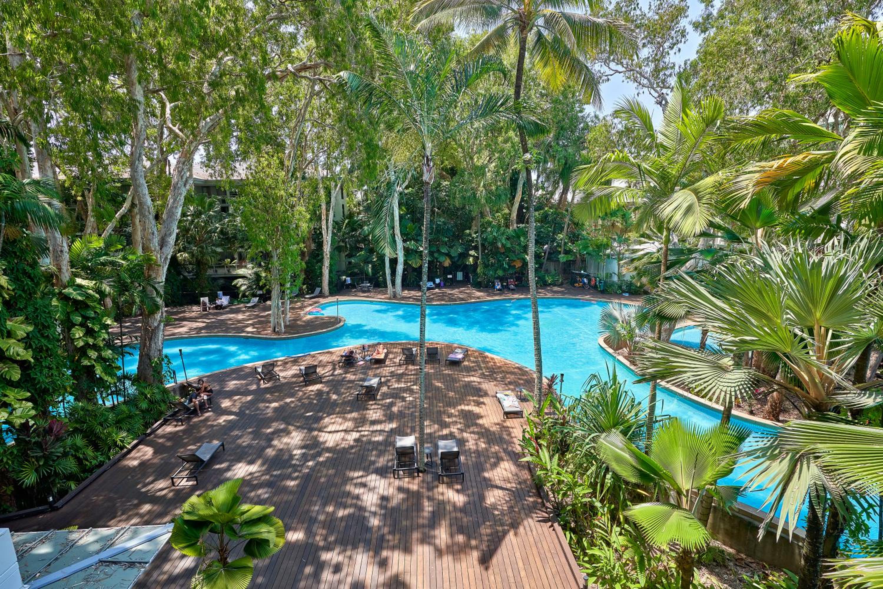 Luxury 2 Bed Palm Cove Unit, Pool & Partial Ocean View from 2nd Floor