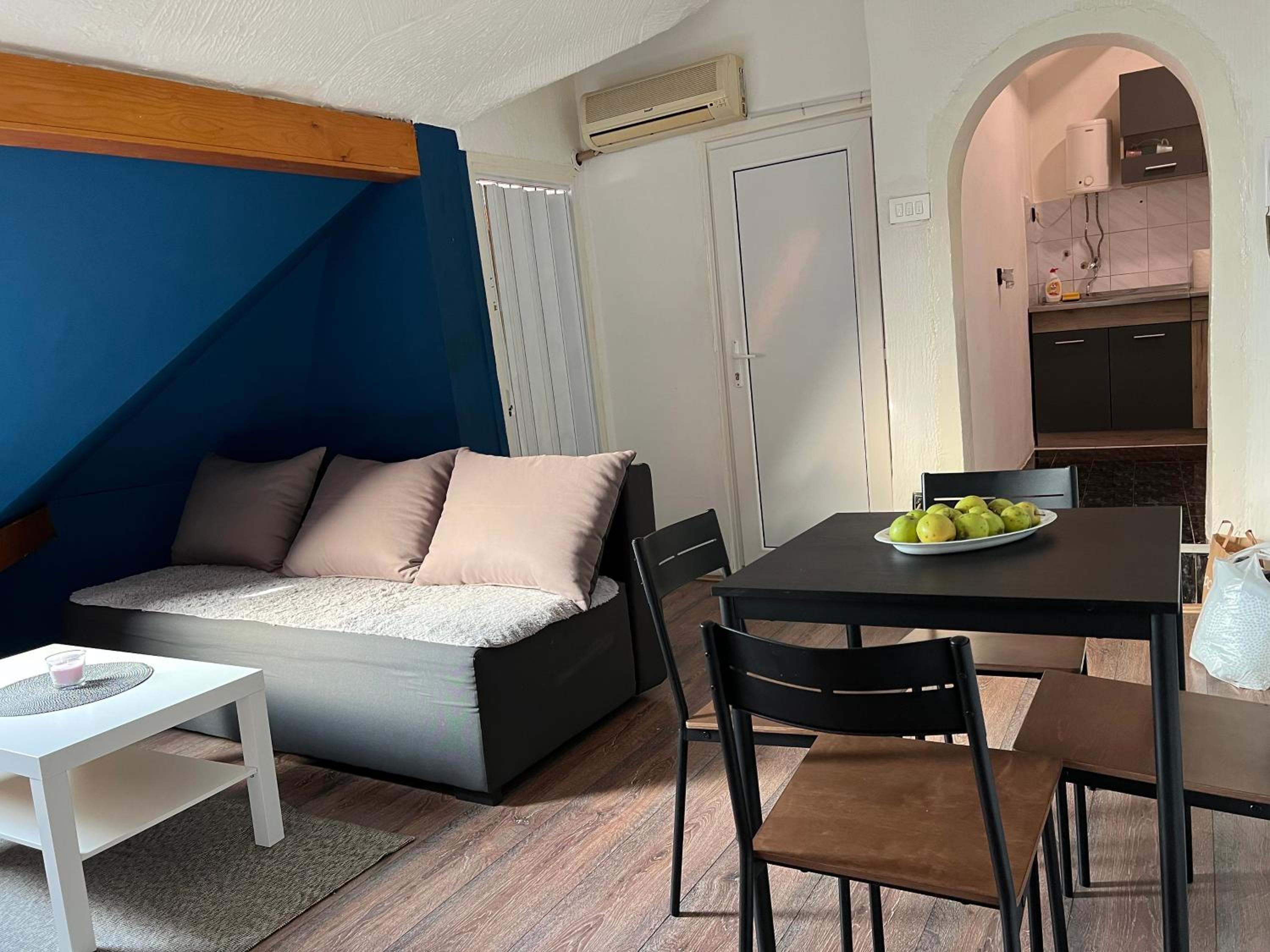 Lovely 2-bedroom condo in pedestrian zone view 2