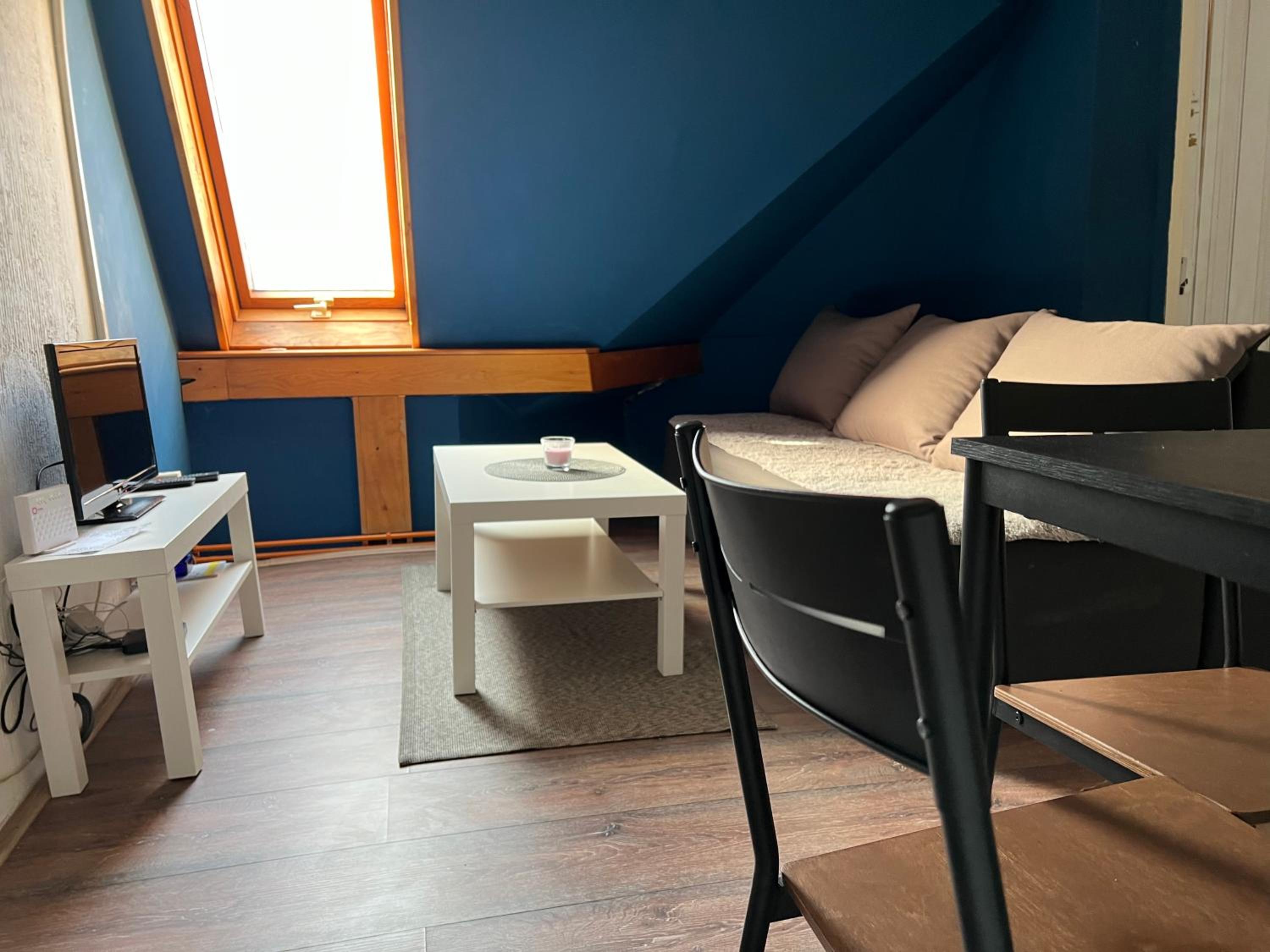 Lovely 2-bedroom condo in pedestrian zone view 3