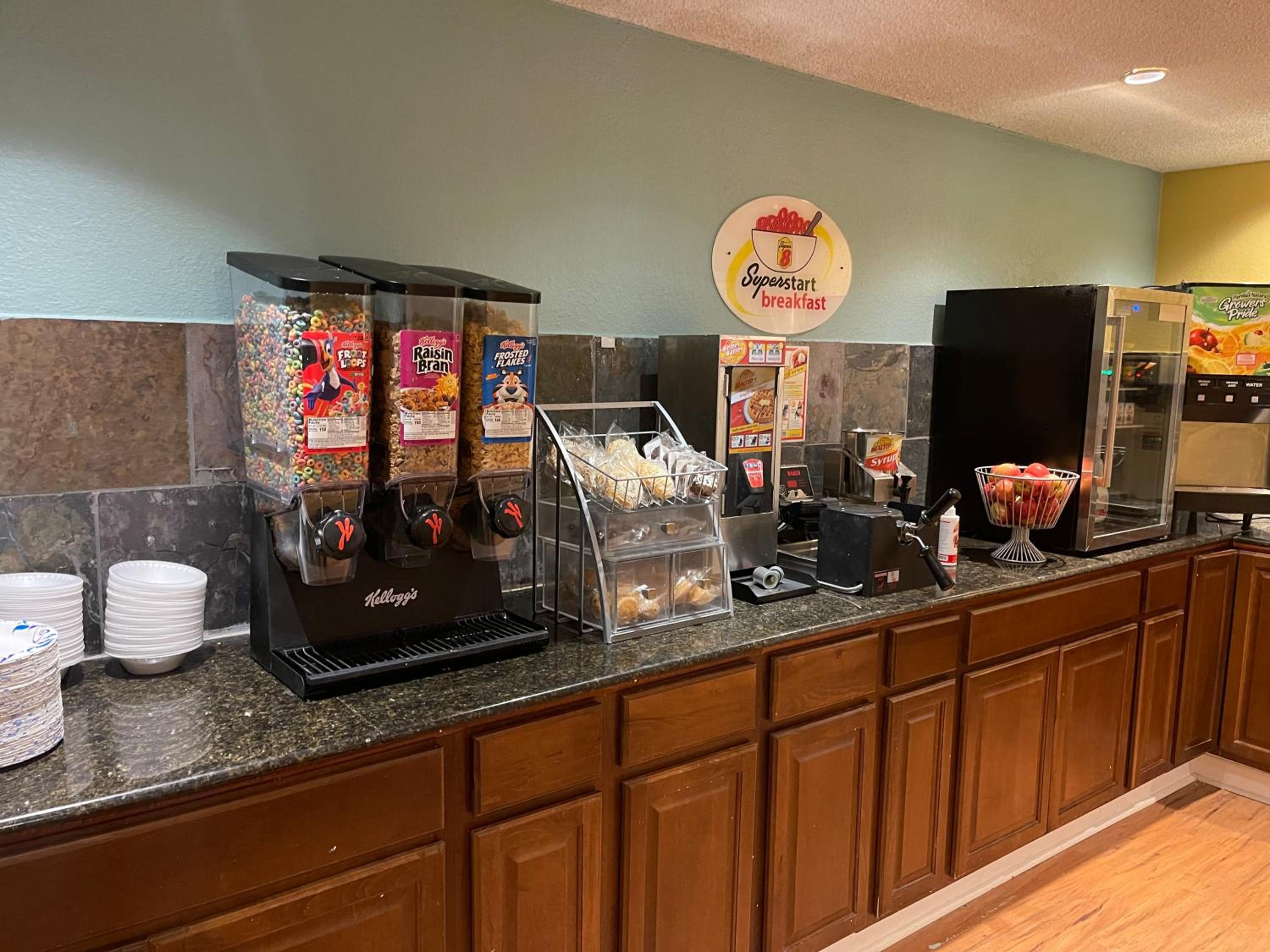 Super 8 by Wyndham Monroe