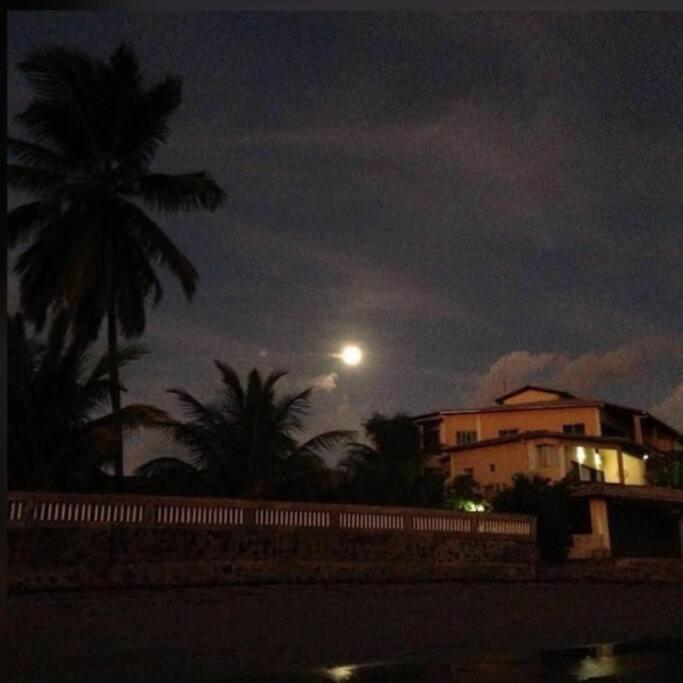 Casa ampla de frente ao mar