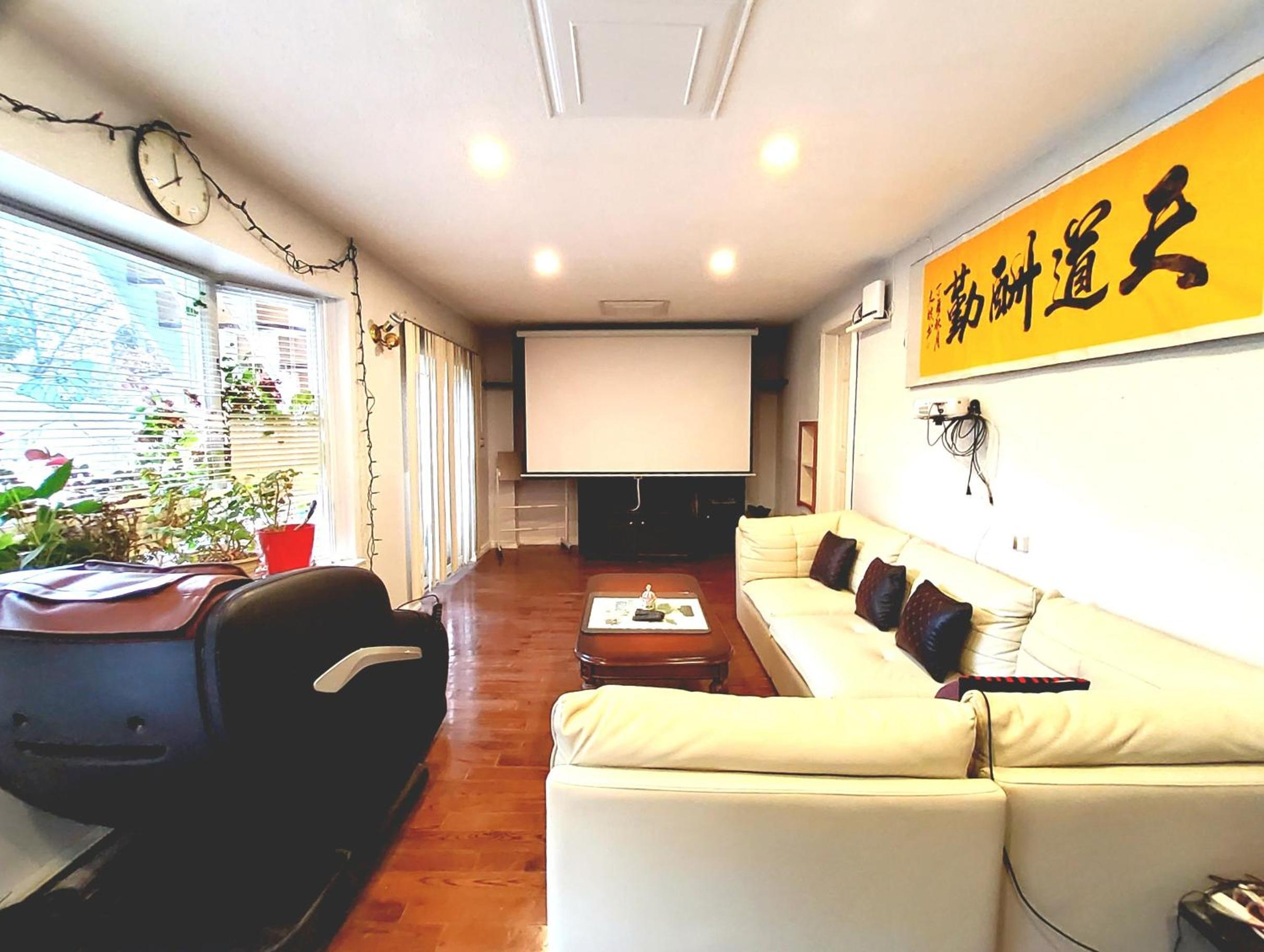 Renovated Cozy Bedroom with Private washroom