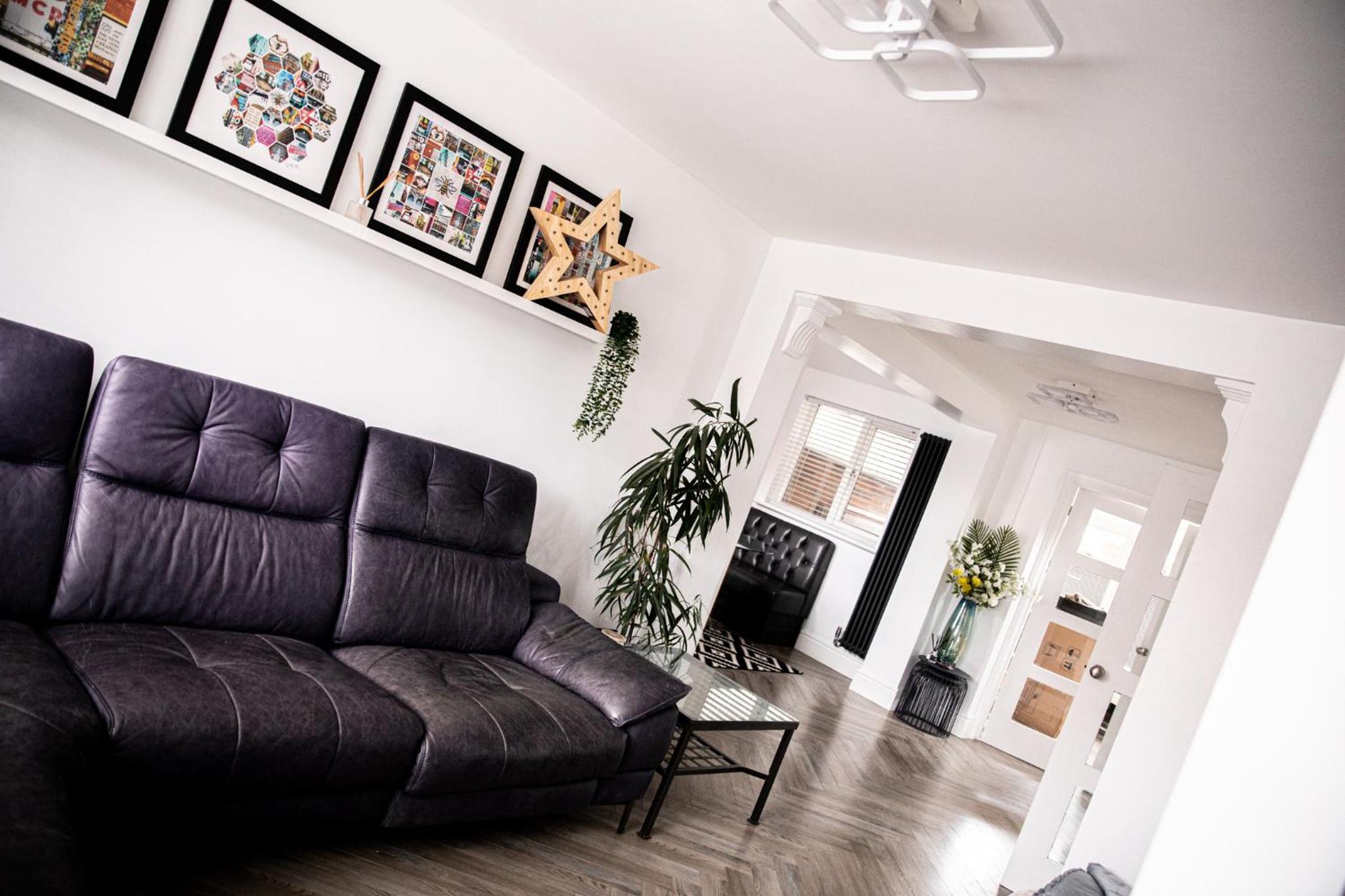 Inviting 3-Bed House in Manchester view 4