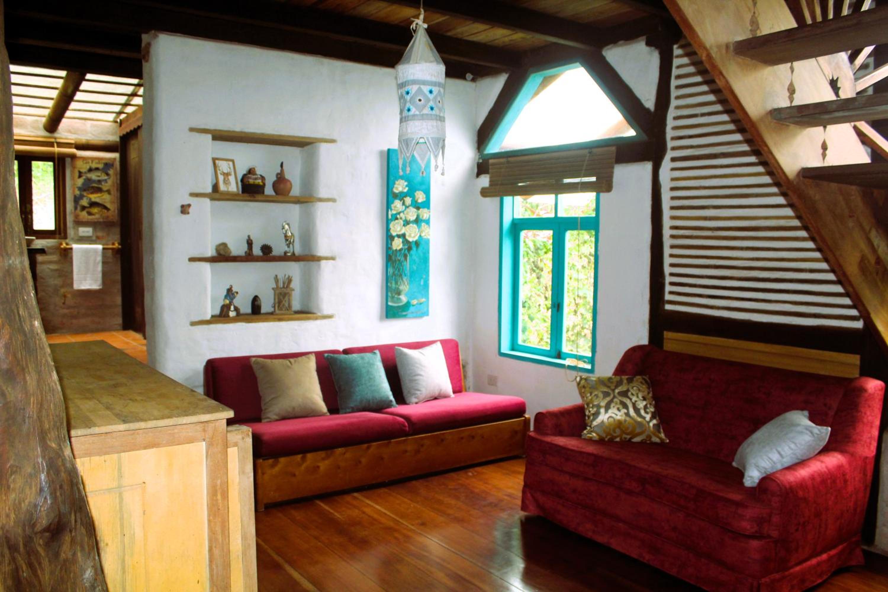 Sacha Urco Lodge -Private Cloud Forest Reserve in Mindo- 4x4 recommended March-April