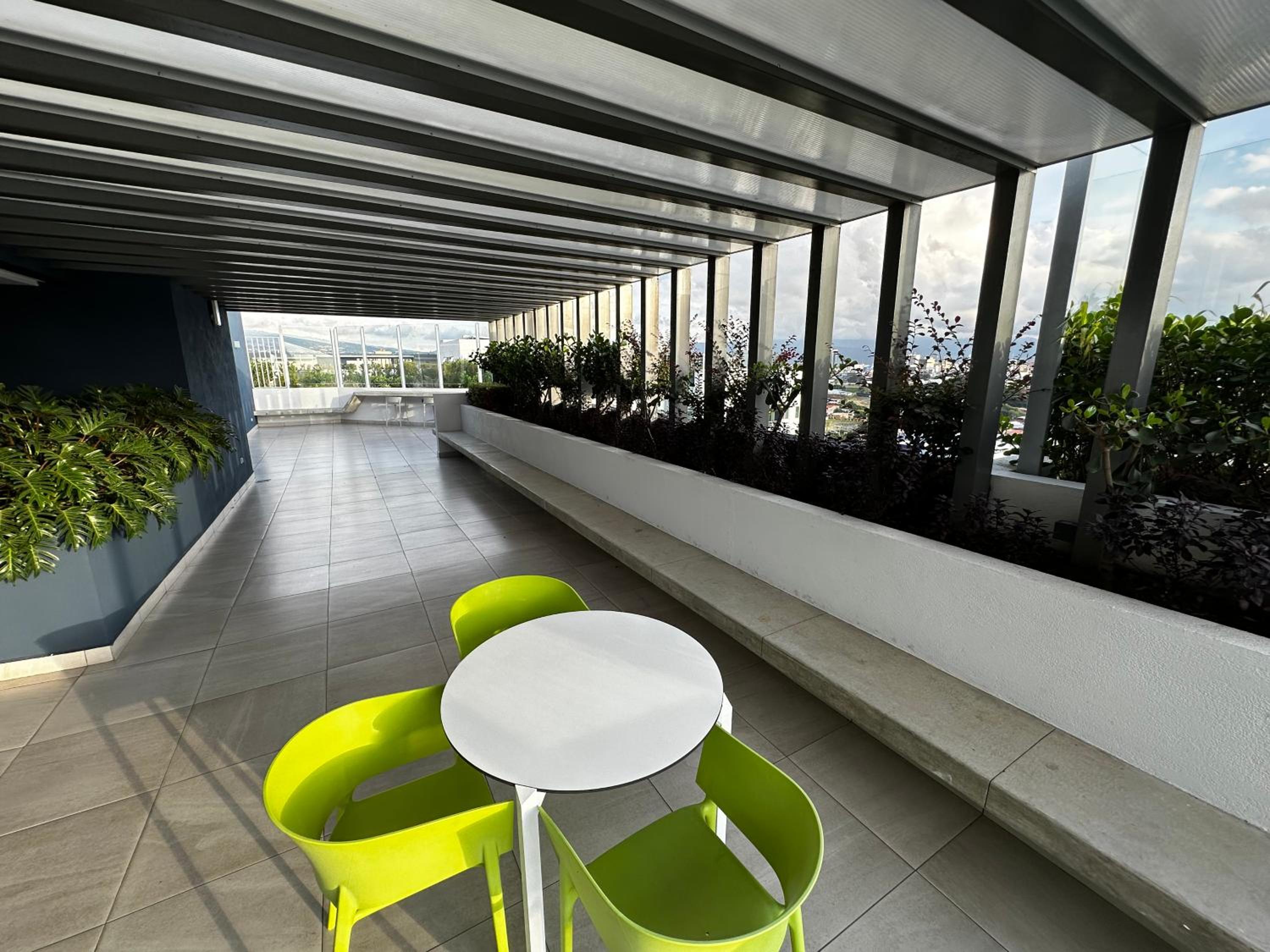New Luxury Apartment 12th Floor