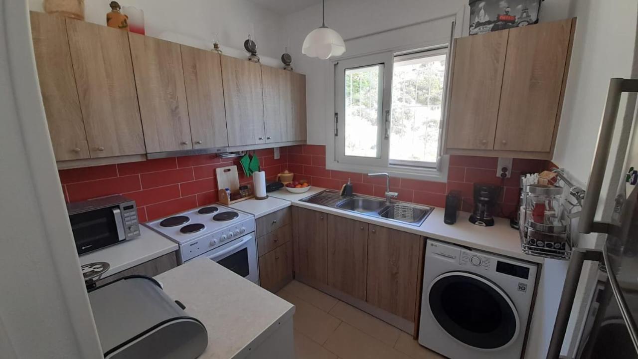 Beachfront Oleanders House in Skala