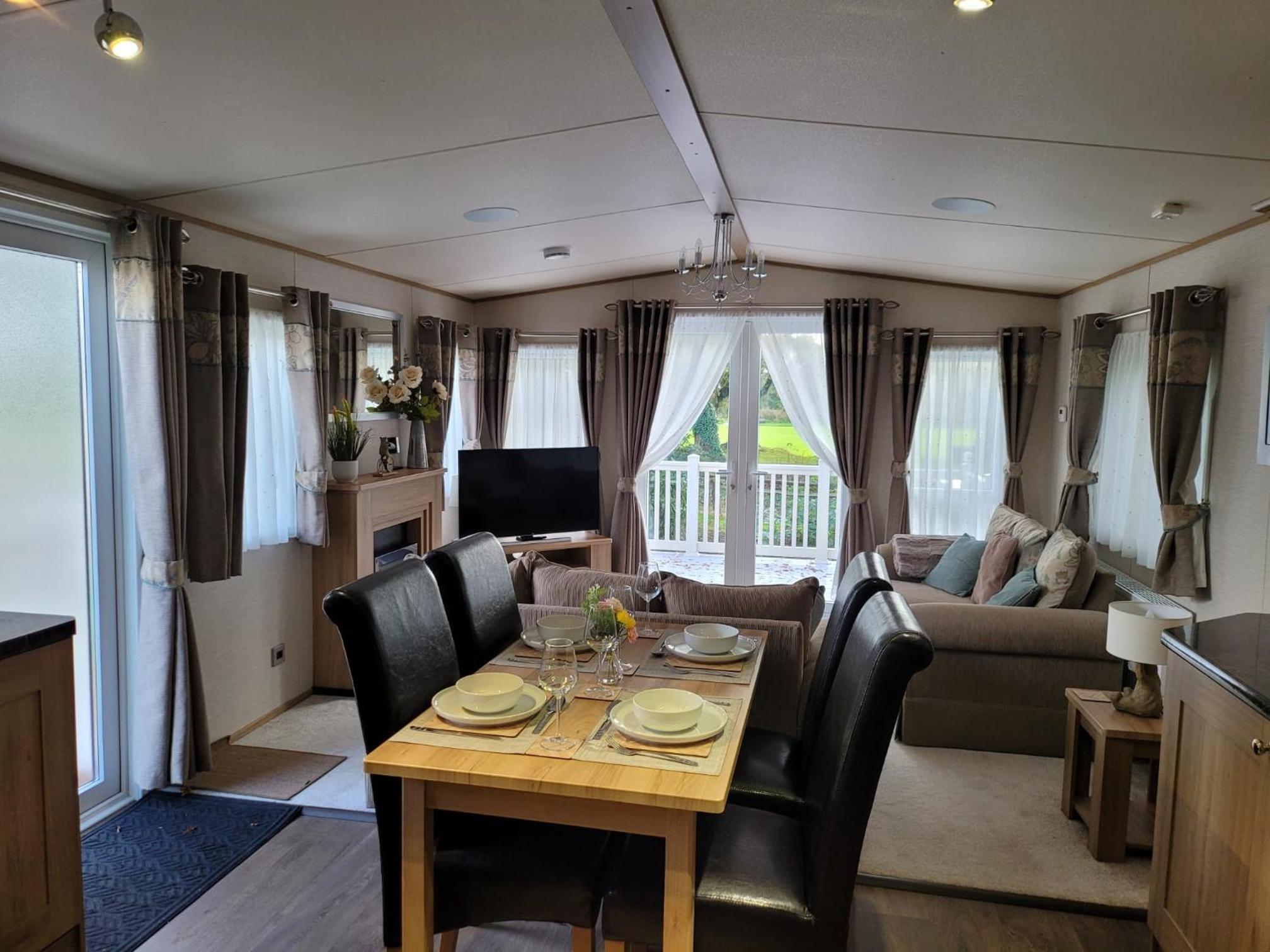 New Forest 2-Bed Premium Holiday Home New Milton view 3