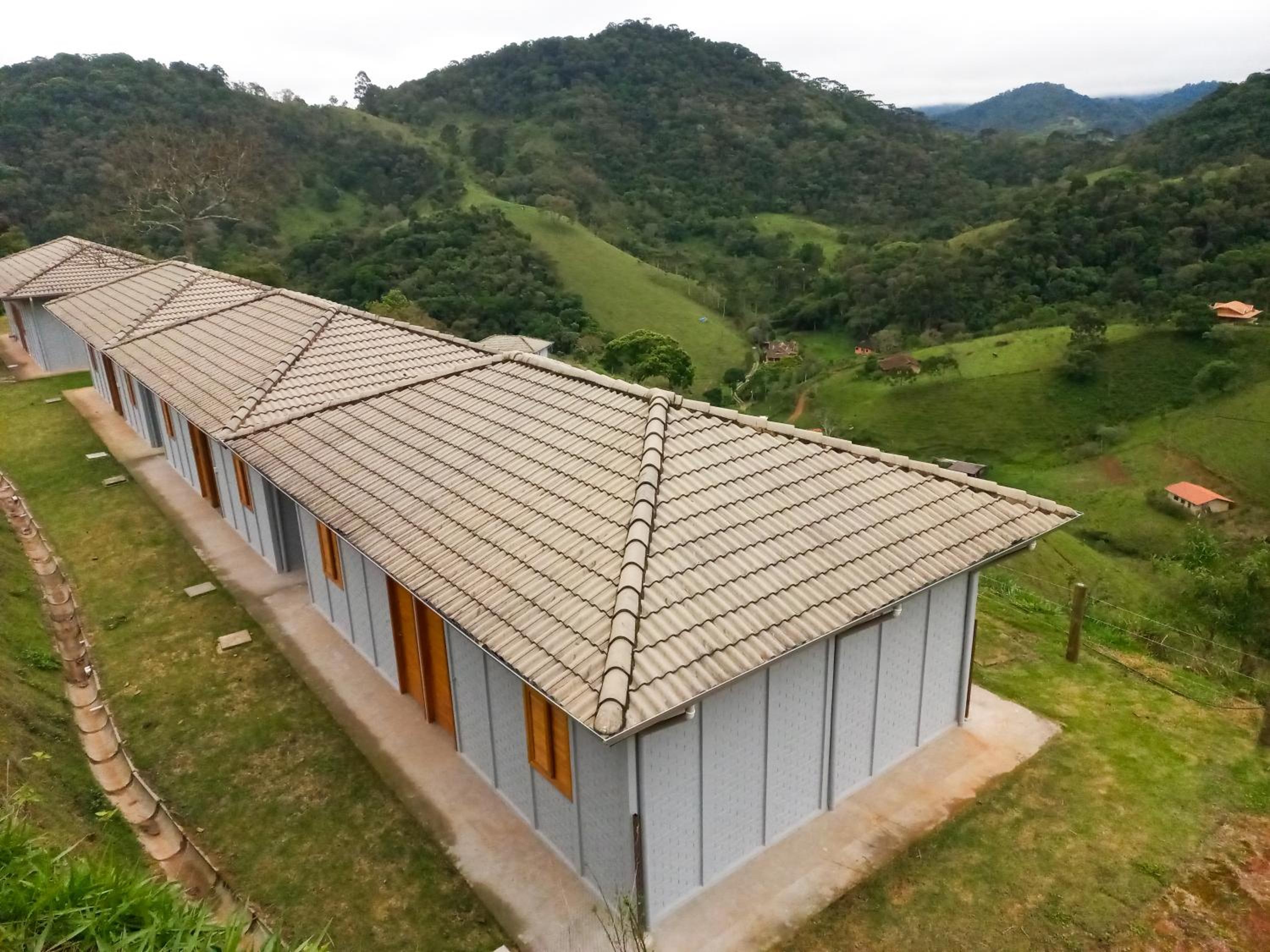 Embahu Suítes - Vista para Pedra do Baú e banheira de imersão