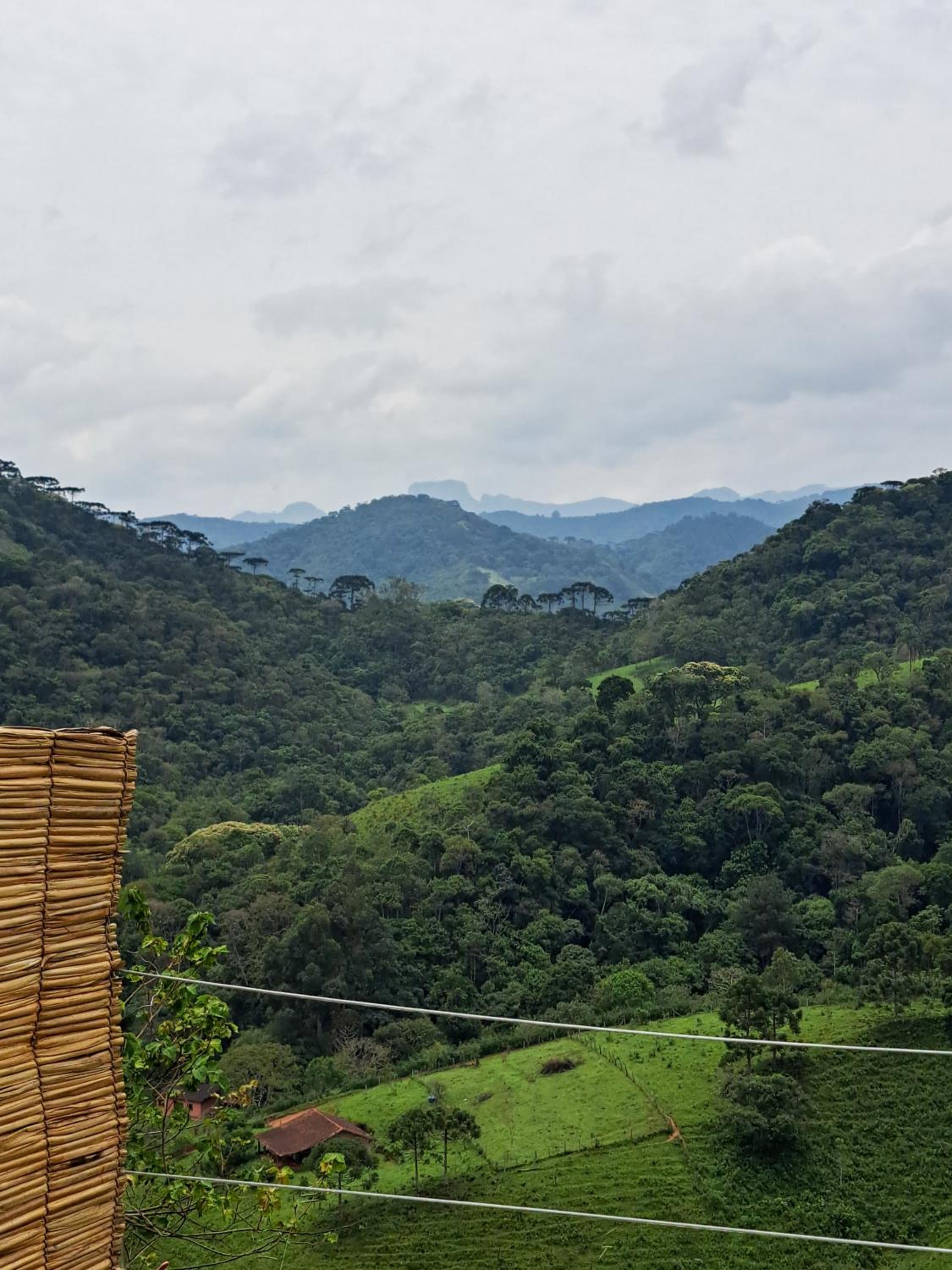 Embahu Suítes - Vista para Pedra do Baú e banheira de imersão