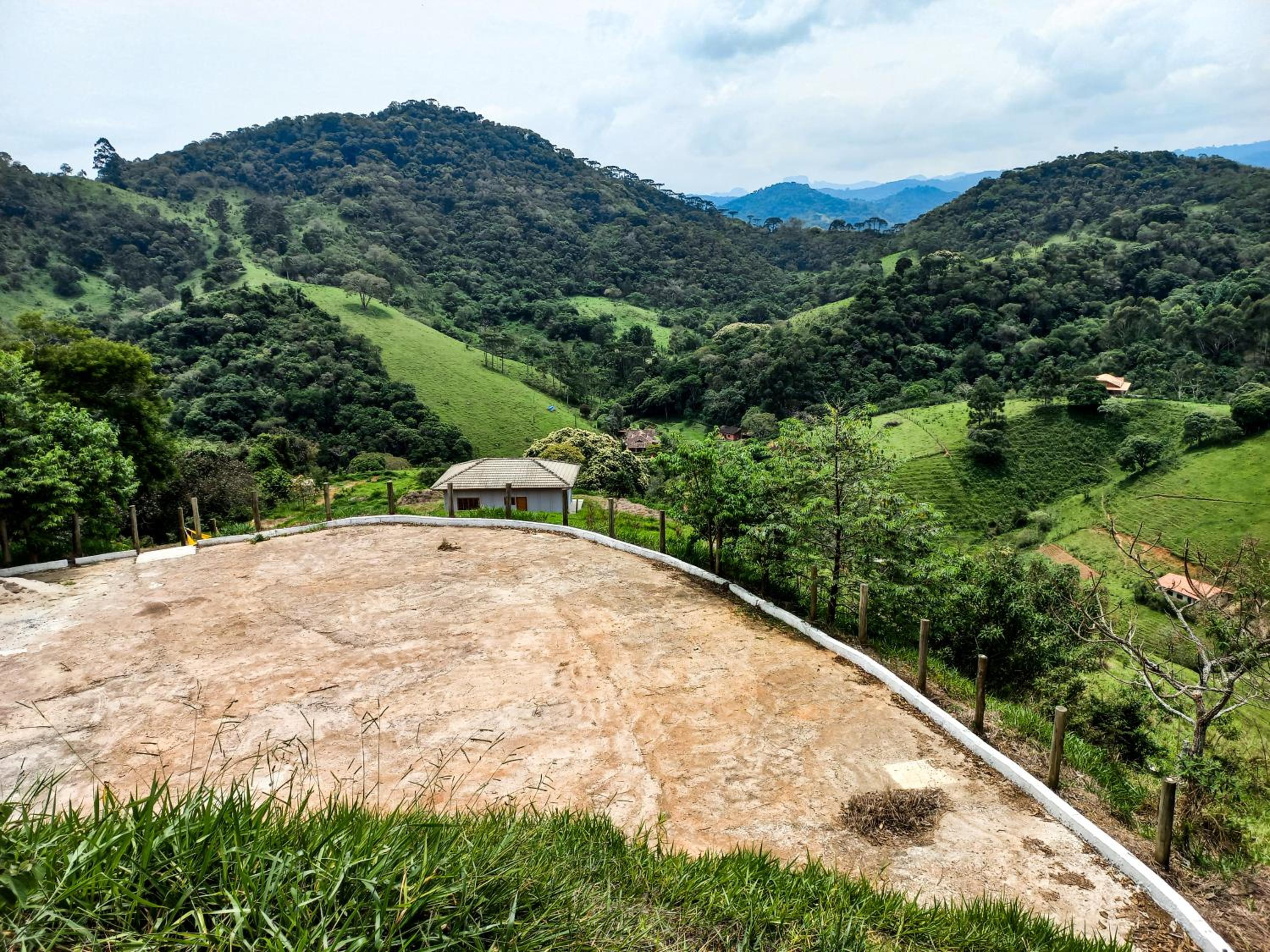 Embahu Suítes - Vista para Pedra do Baú e banheira de imersão