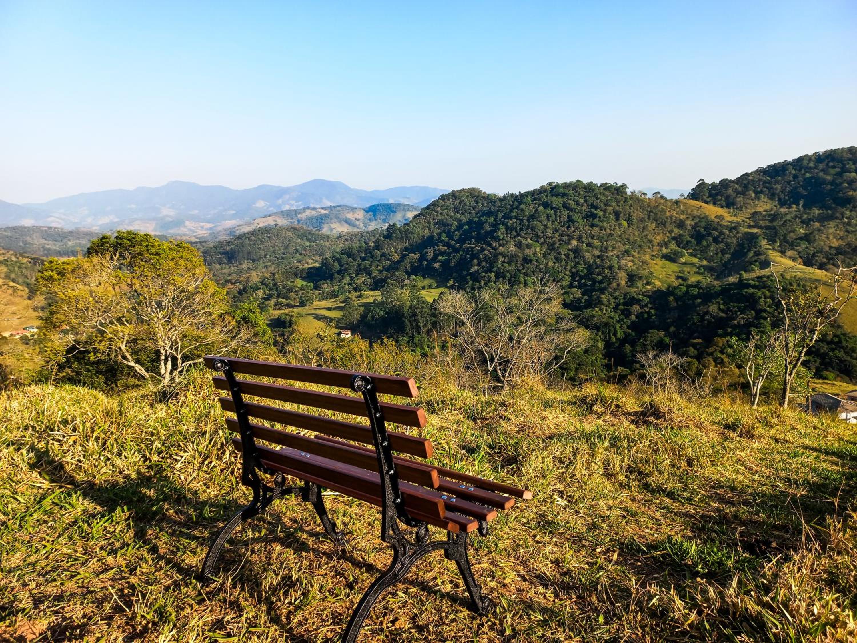 Embahu Suítes - Vista para Pedra do Baú e banheira de imersão