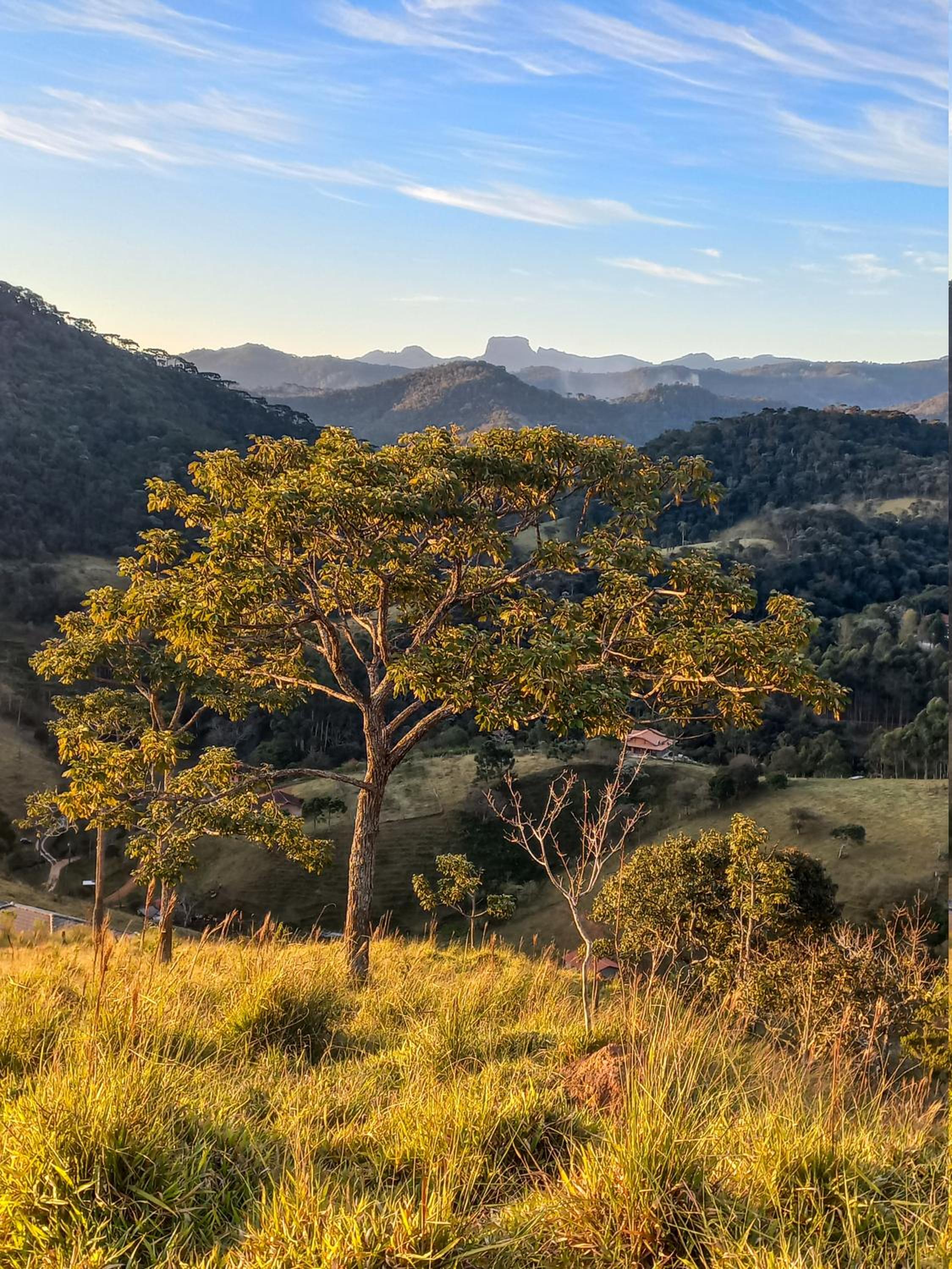 Embahu Suítes - Vista para Pedra do Baú e banheira de imersão