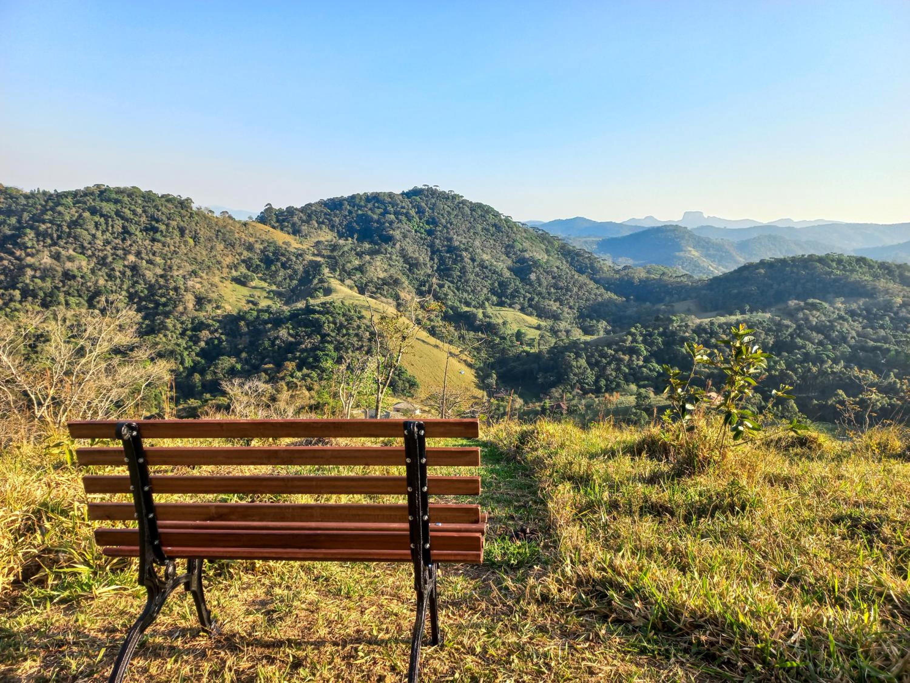 Embahu Suítes - Vista para Pedra do Baú e banheira de imersão