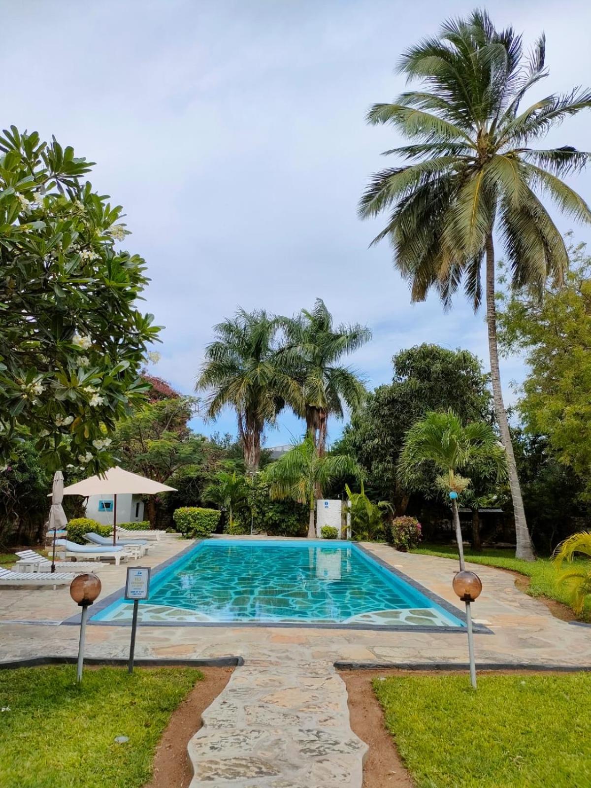 WHITE Nyumba Malindi - Boutique Villa view 3