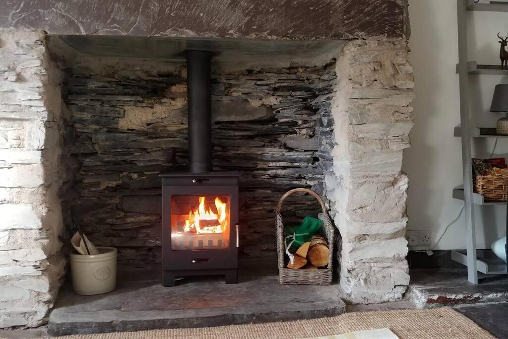 Cosy Cottage, 5 miles from Snowdon Base Camp with Log Burner and Mountain Views view 4