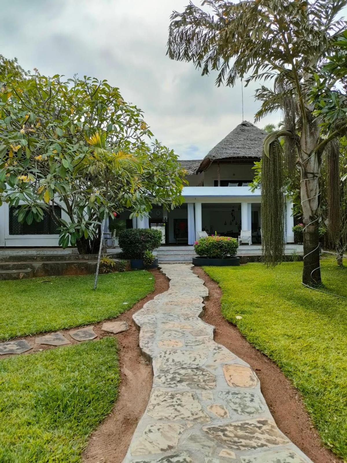 WHITE Nyumba Malindi - Boutique Villa