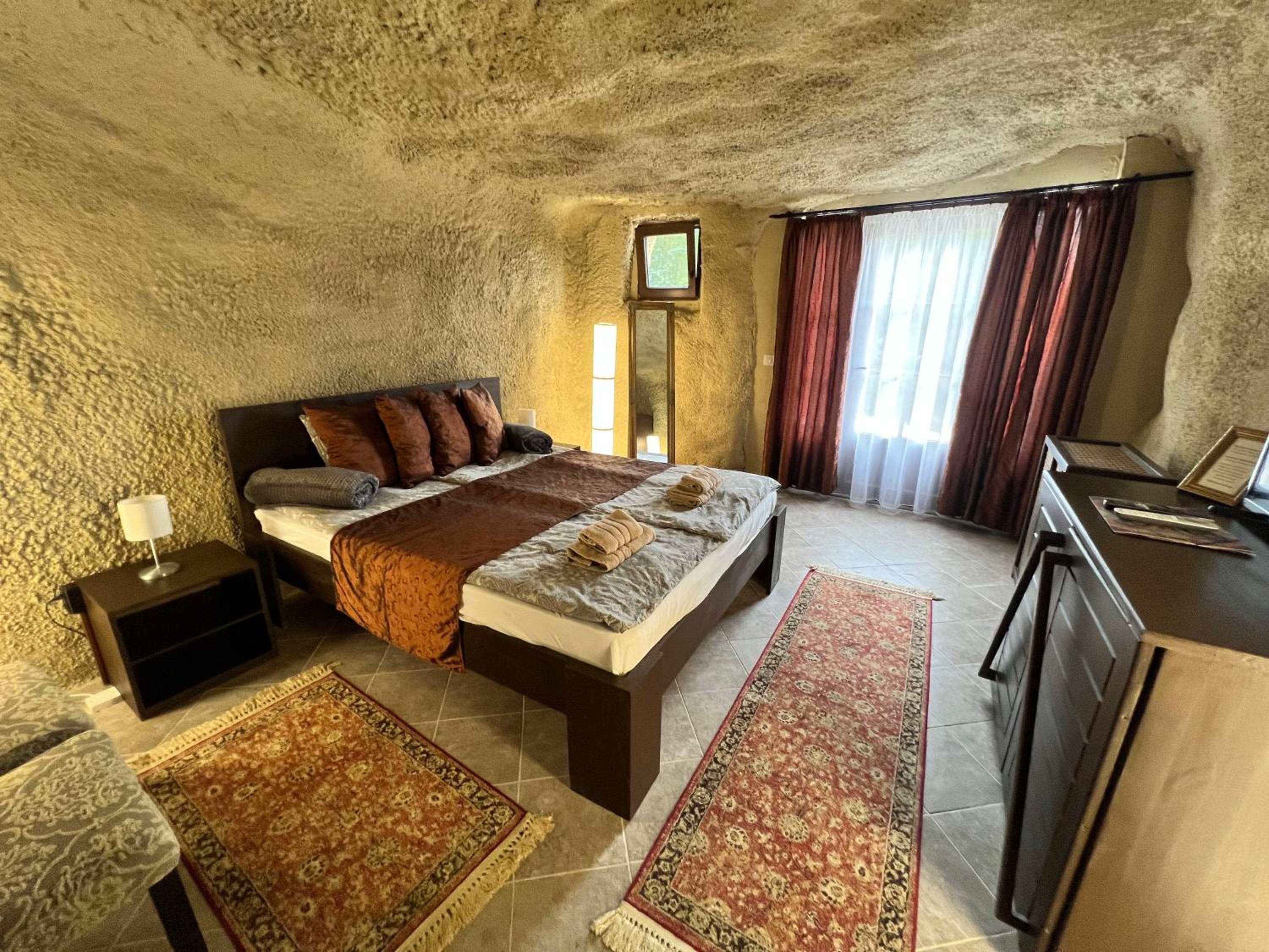 Sirocave Barlang szobák view 5