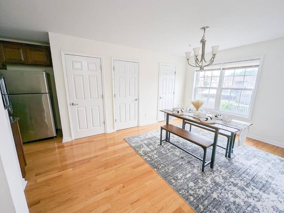 Luxury Stylish Townhome King Beds WD Garage