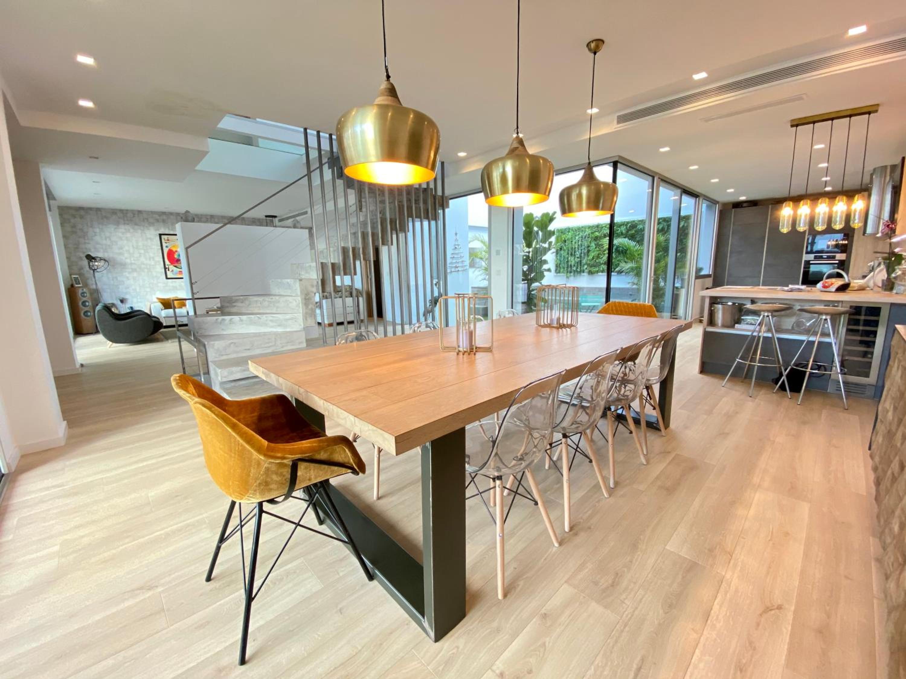 Front beach Villa in Marbella with Amazing Sea Views Semidetached