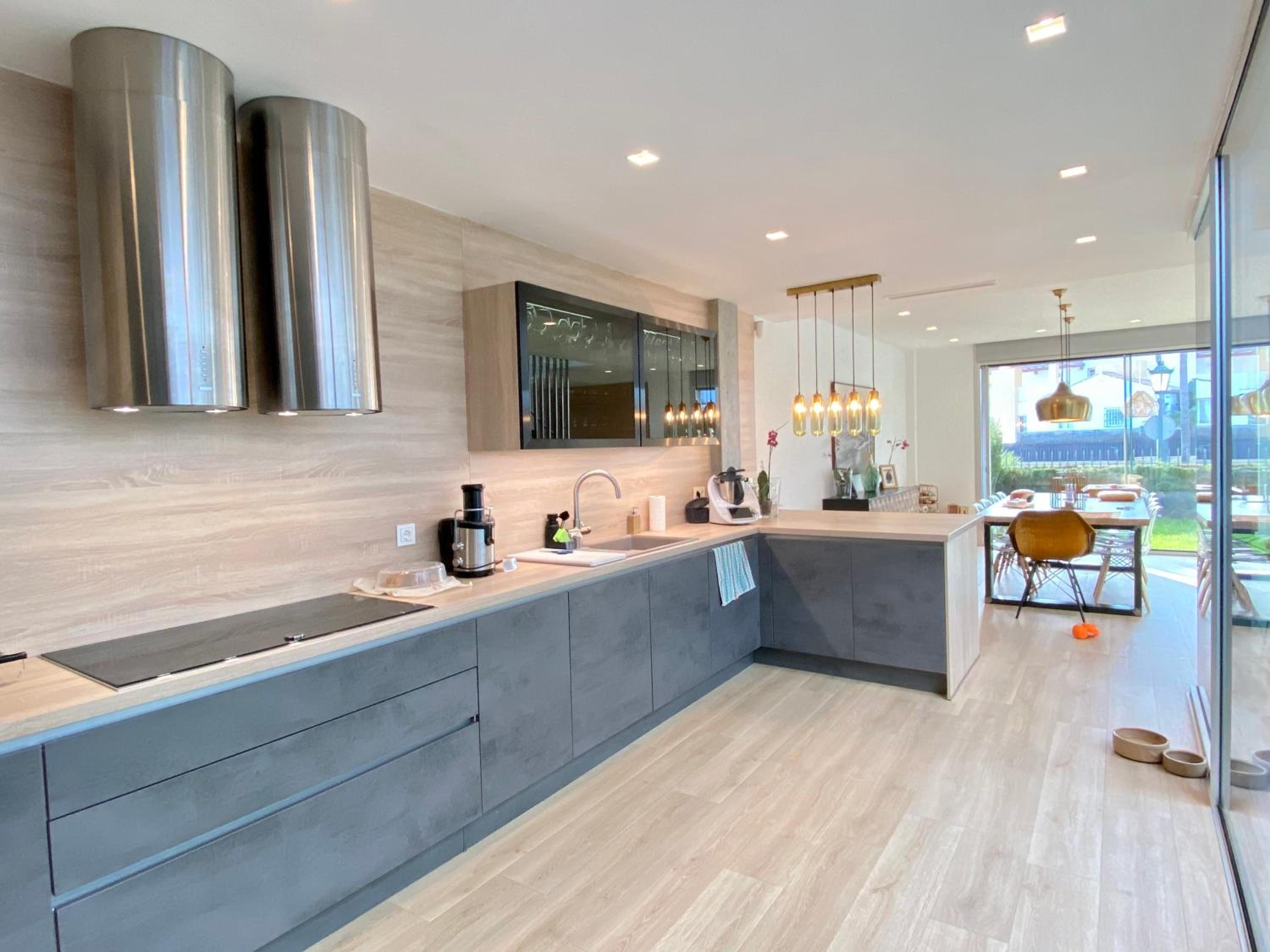 Front beach Villa in Marbella with Amazing Sea Views Semidetached