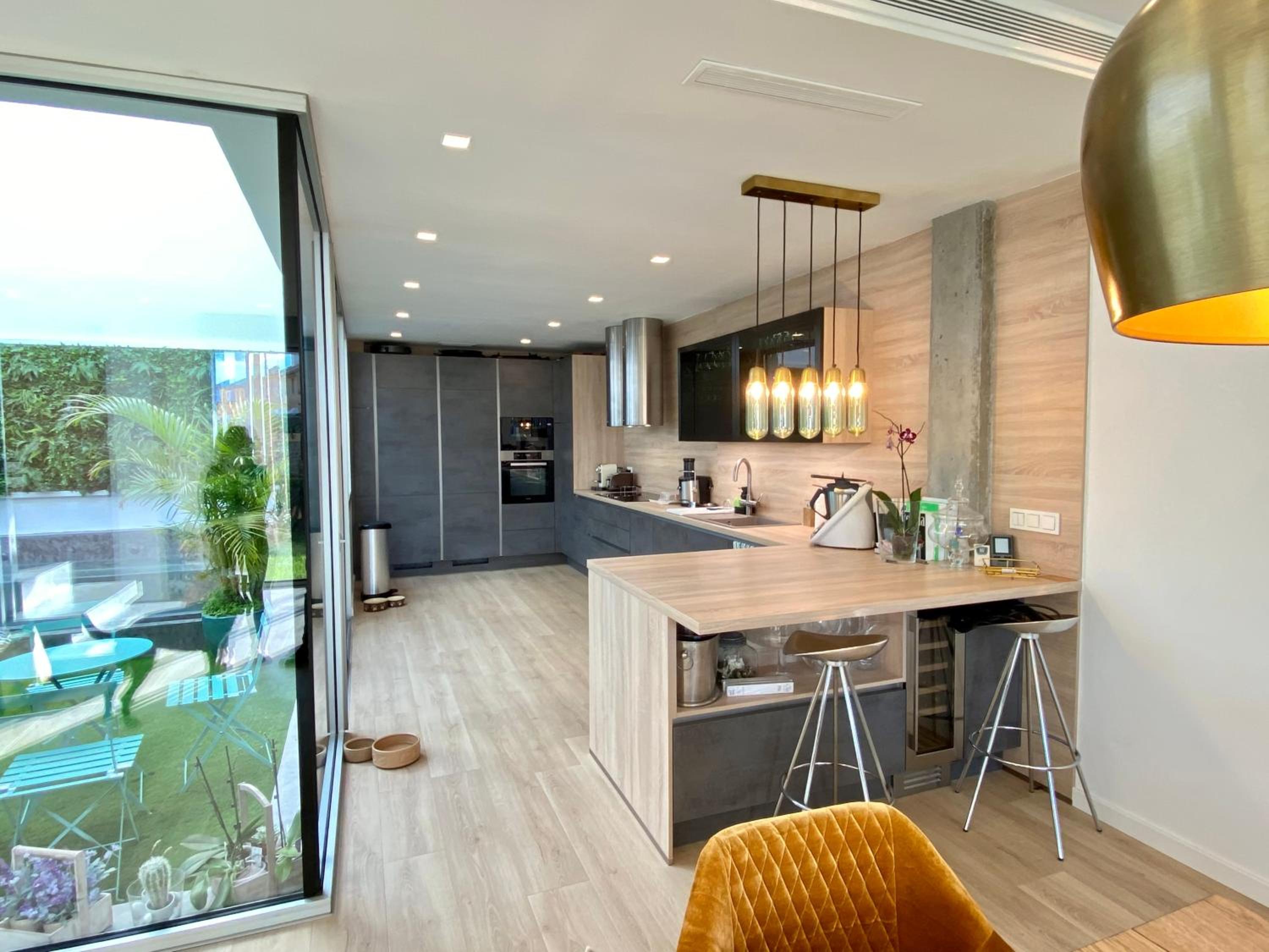 Front beach Villa in Marbella with Amazing Sea Views Semidetached