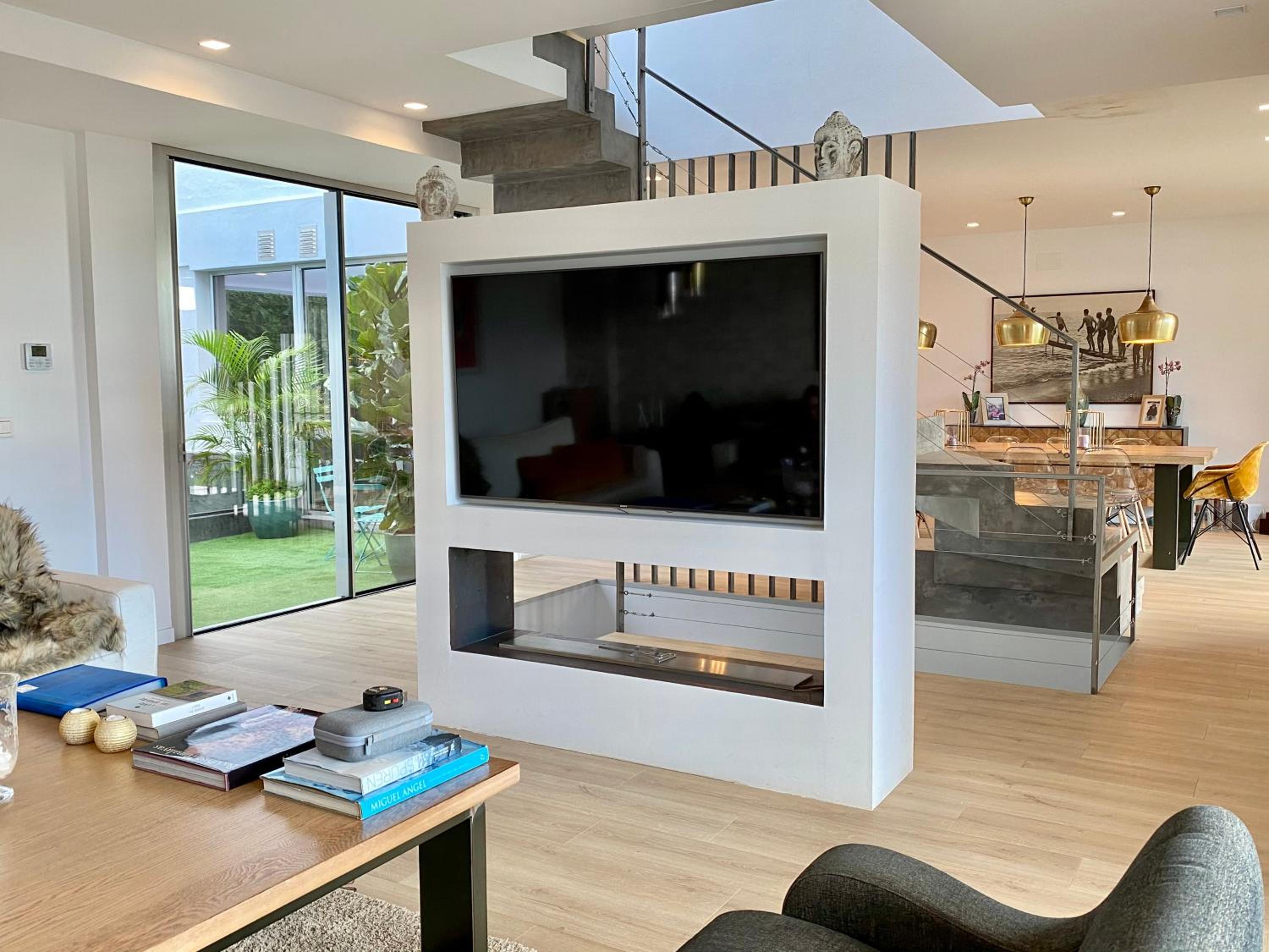 Front beach Villa in Marbella with Amazing Sea Views Semidetached